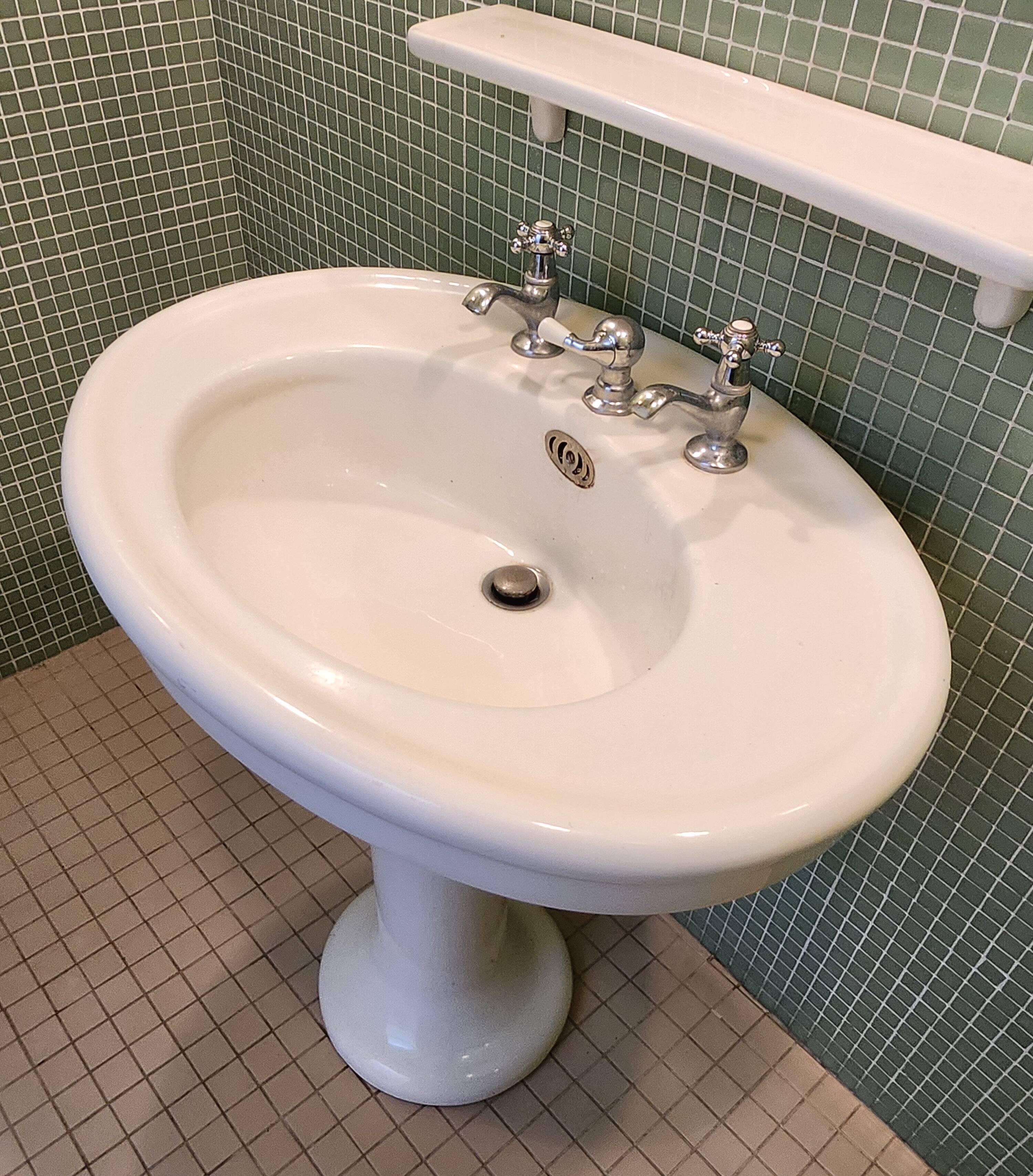 Art Deco washbasin 1925