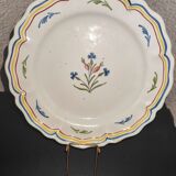Old plate in earthenware of Nevers eighteenth Century with chantourné edges