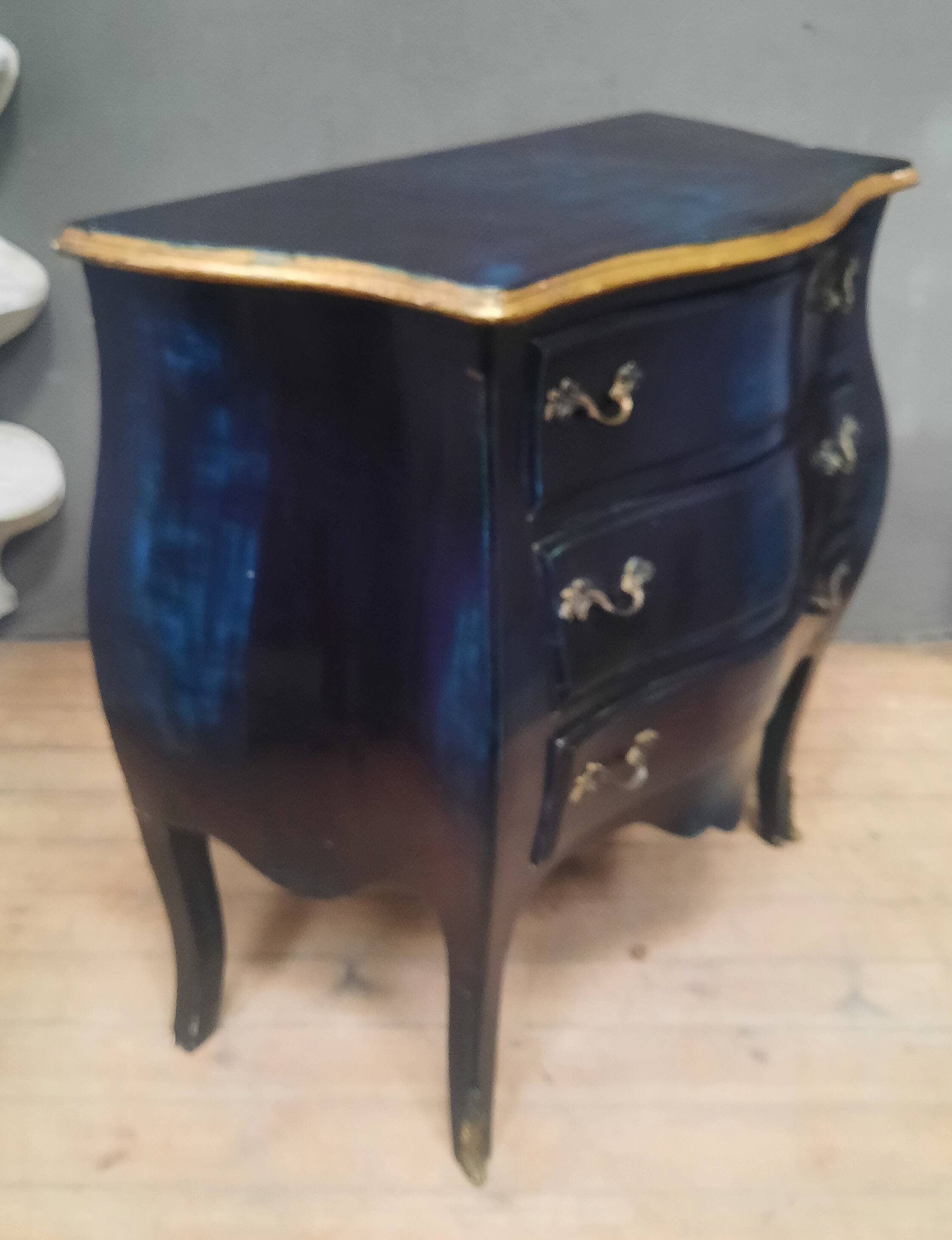 Commode de style Louis XV  laquée  bleu/noir