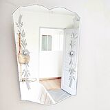 Bevelled mirror floral decoration