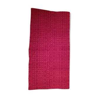 Tapis de laine fuchsia fabriquée à la main en Roumanie 110x40cm