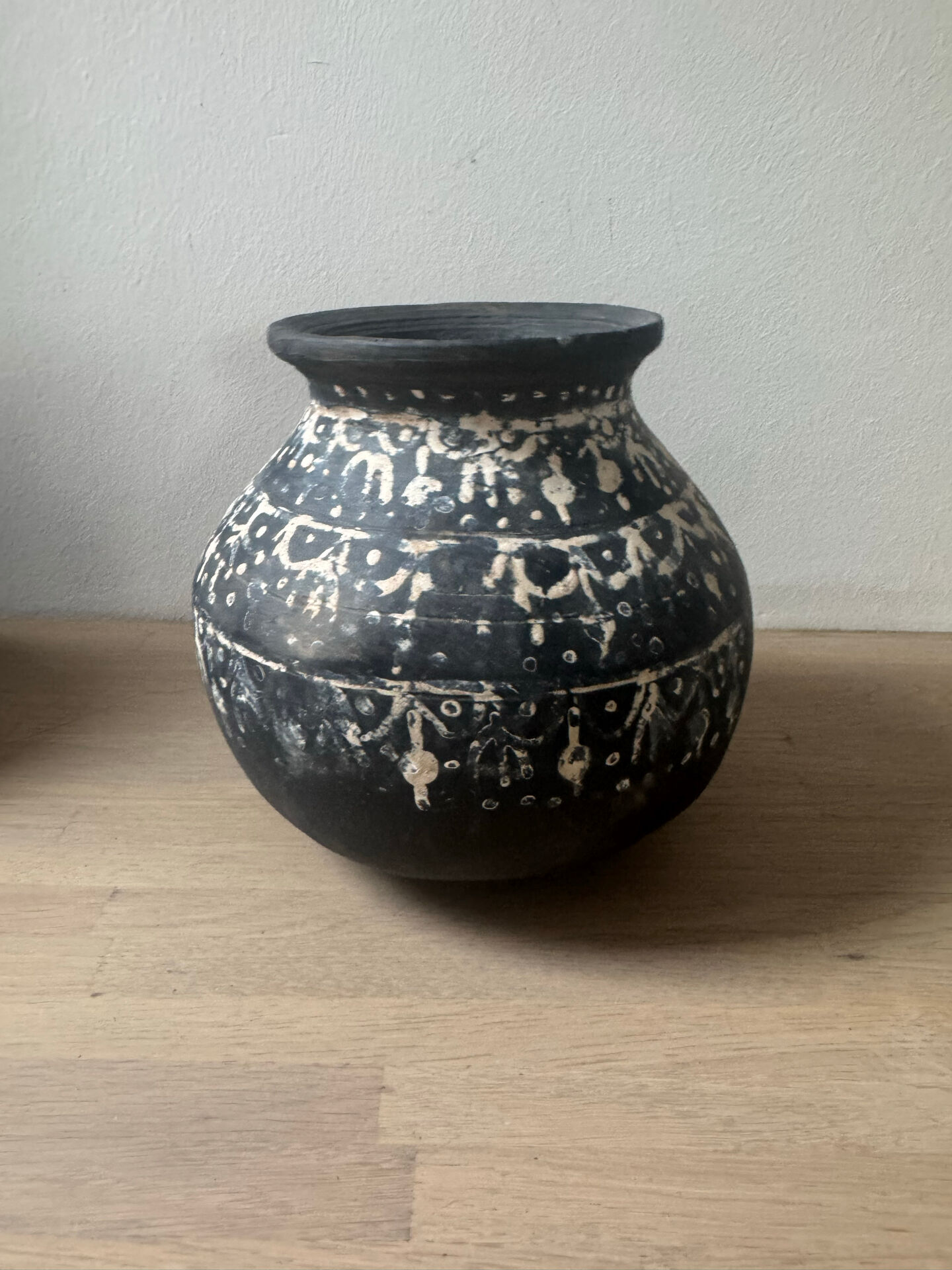 Lot of 3 ancient pots from Indonesia, black terracotta, wabi-sabi.