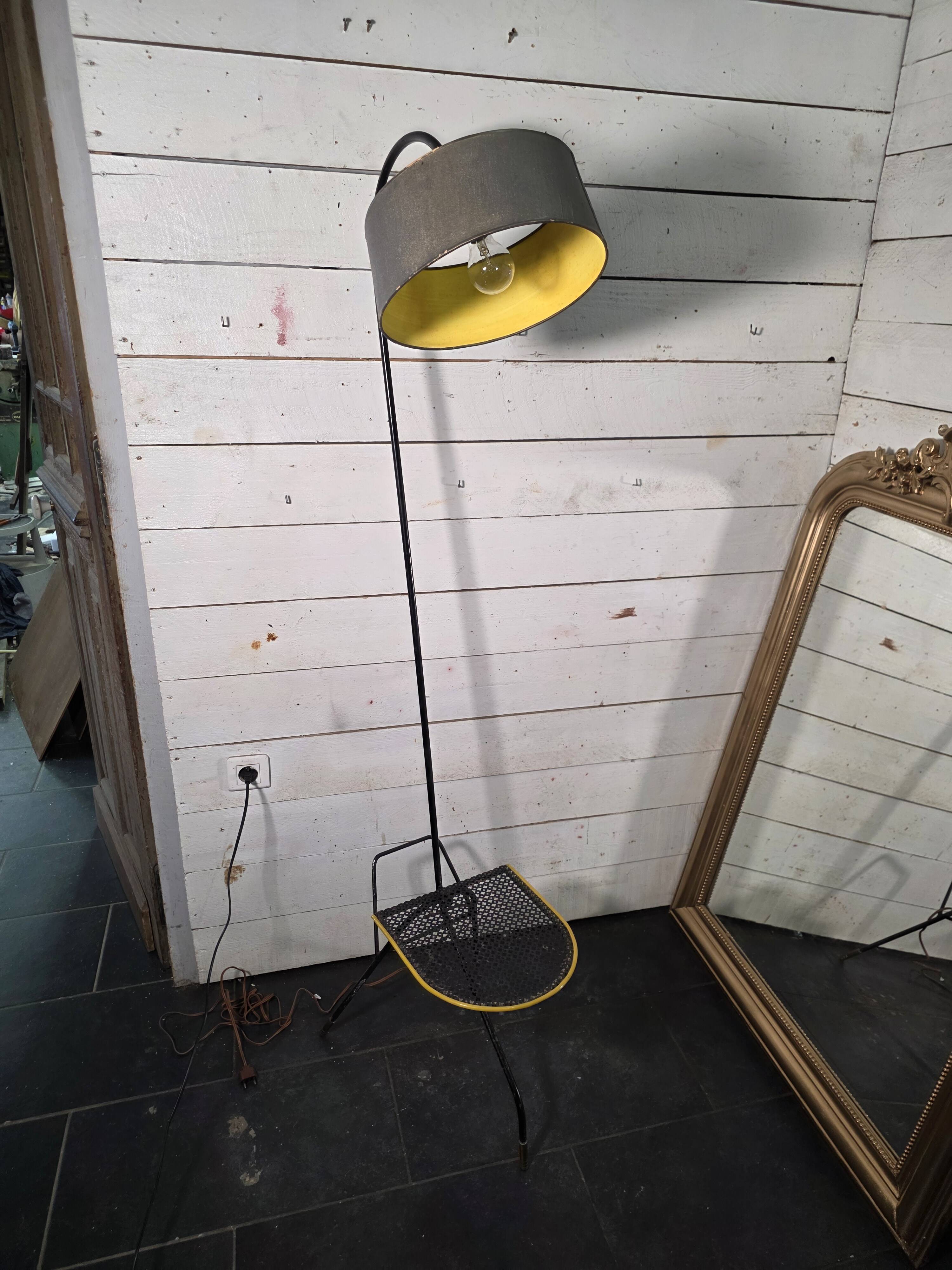 Lampadaire tripode style Matégot années 50