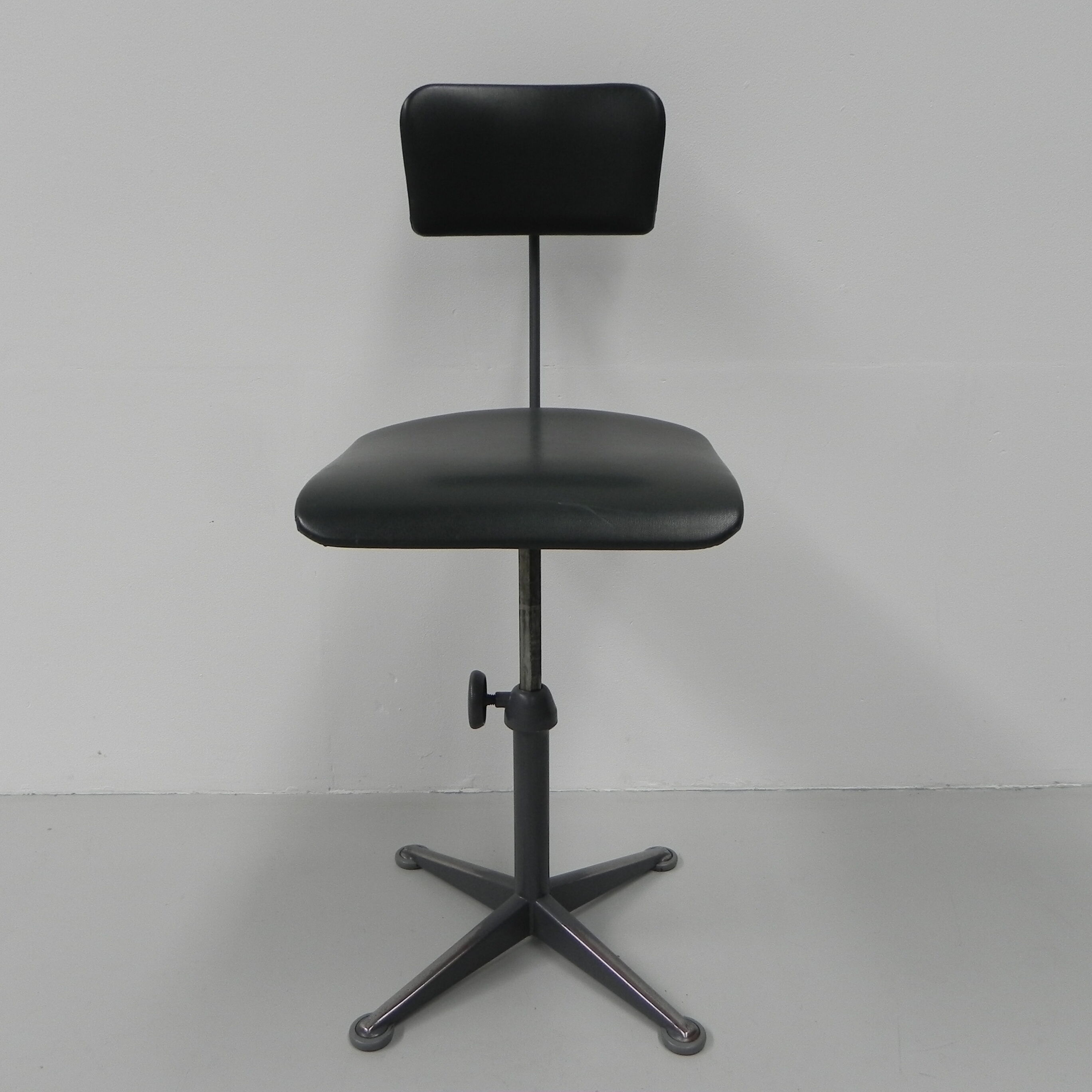 Studio chair, architect's chair Ahrend de Cirkel