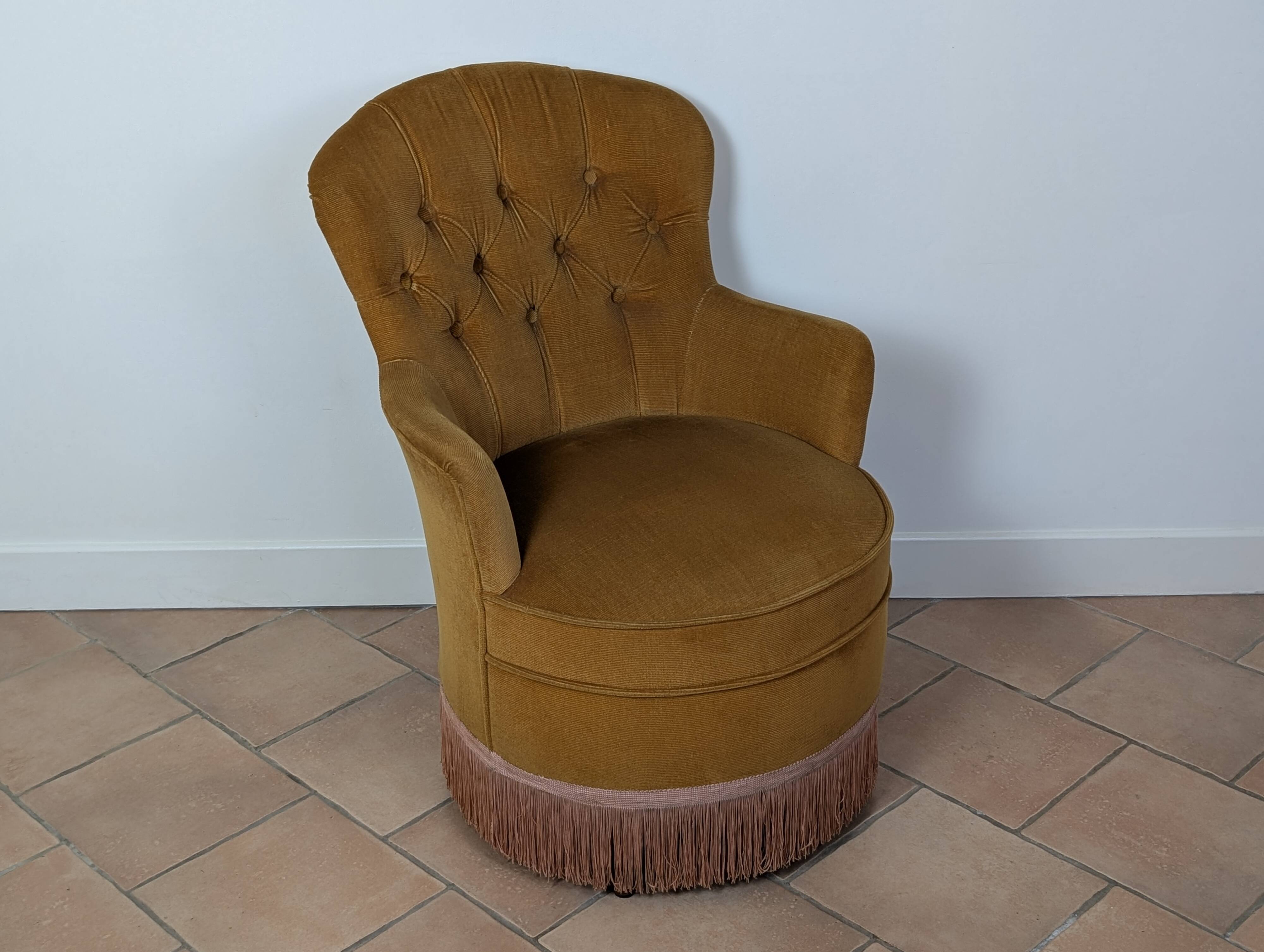 Velvet tub chair