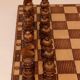 Échiquier ancien et son jeu d'échecs années 1880