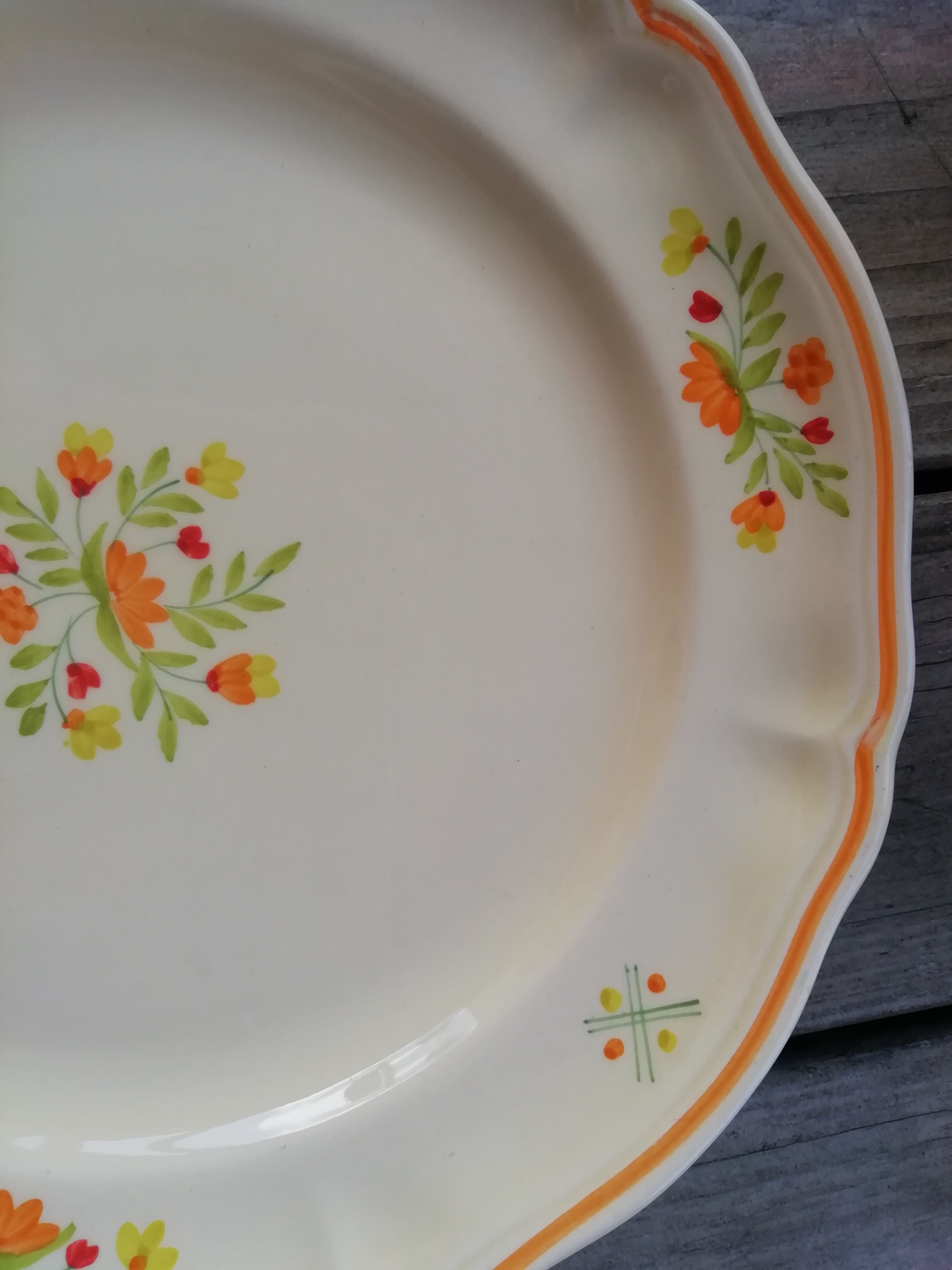 Round longchamp dish