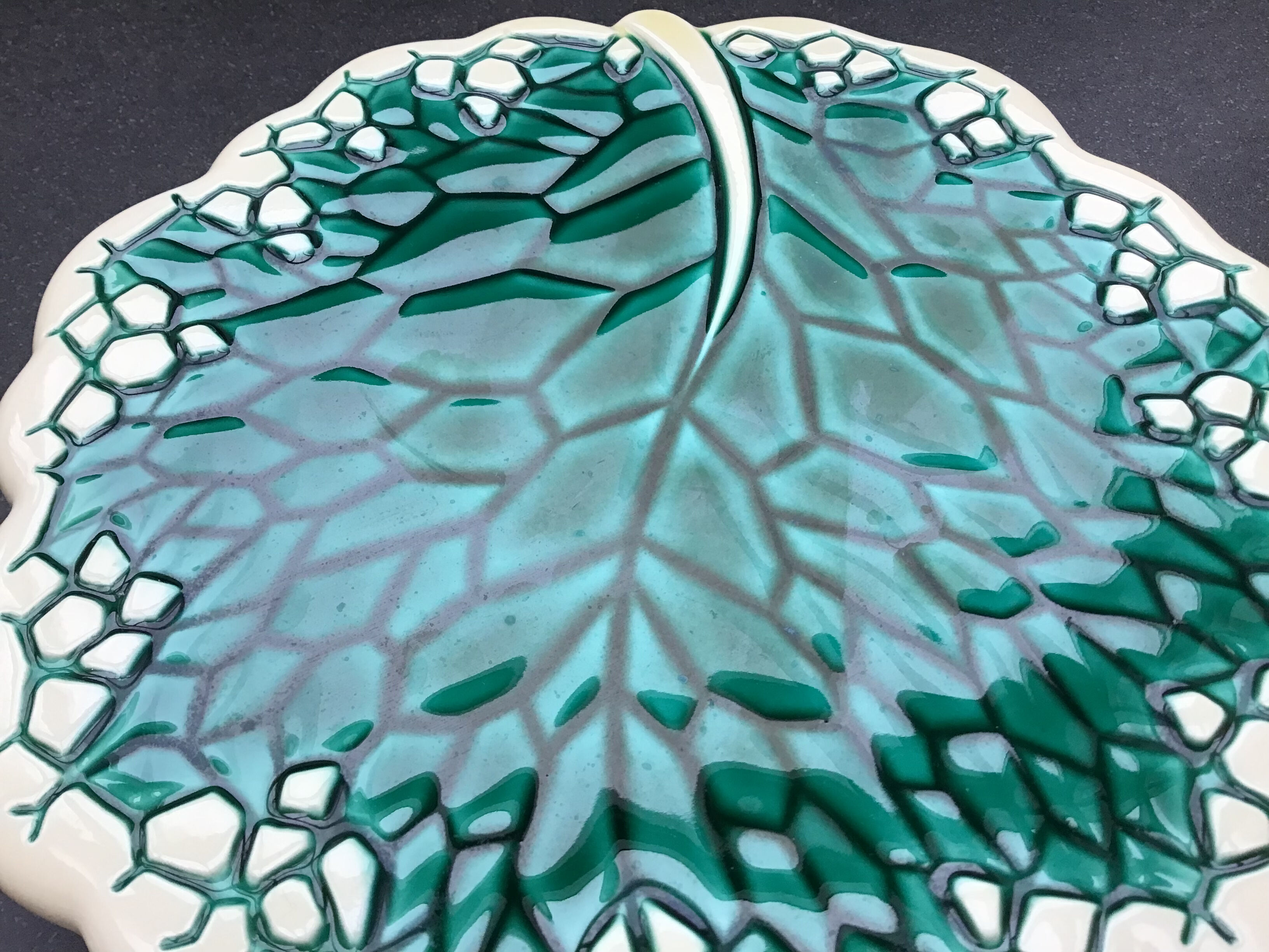 Verceram cheese platter and knife, leaf decoration