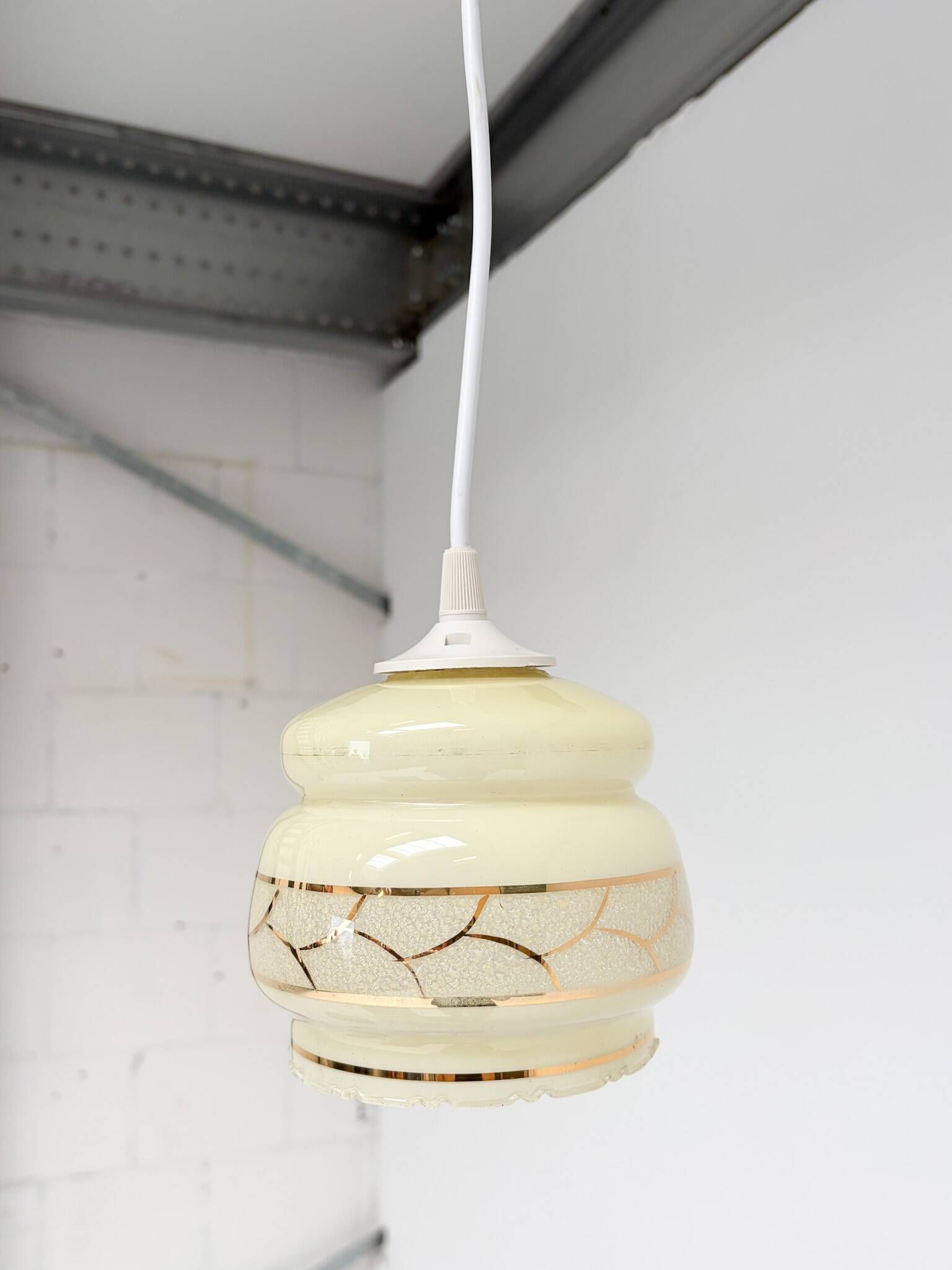 Evoking memories and enjoying a major comeback: this beige-colored glass ce