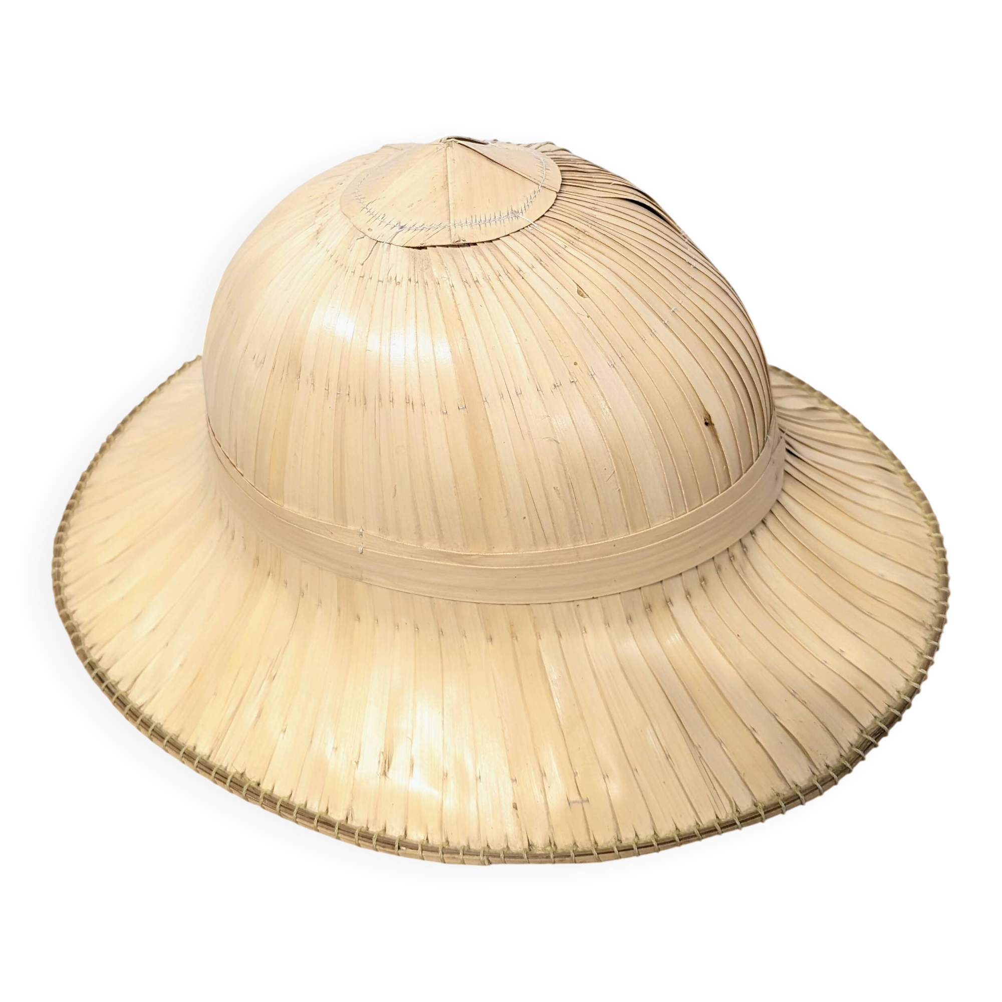 Colonial hat made of braided fibers