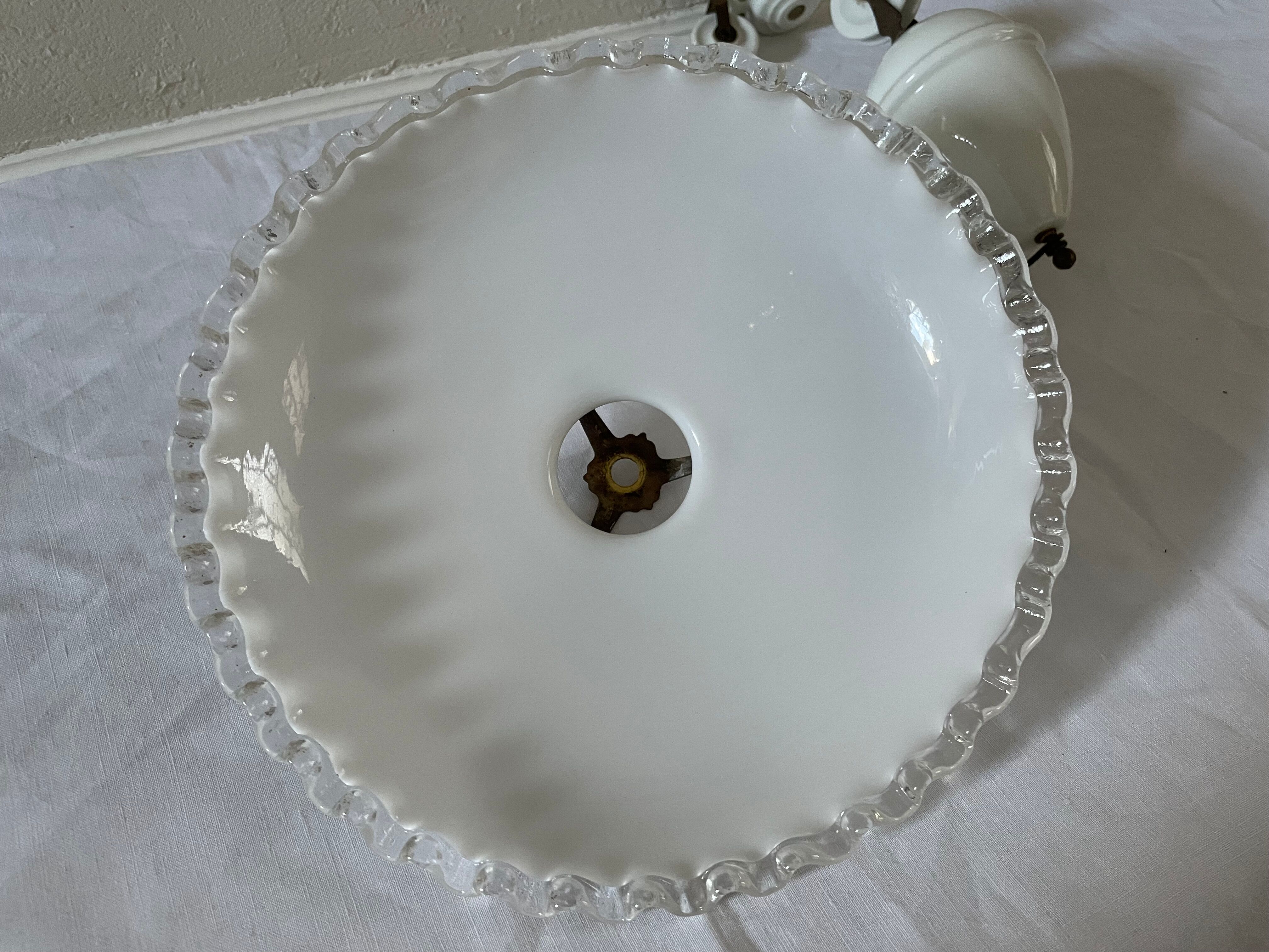 Opaline suspension with counterweight