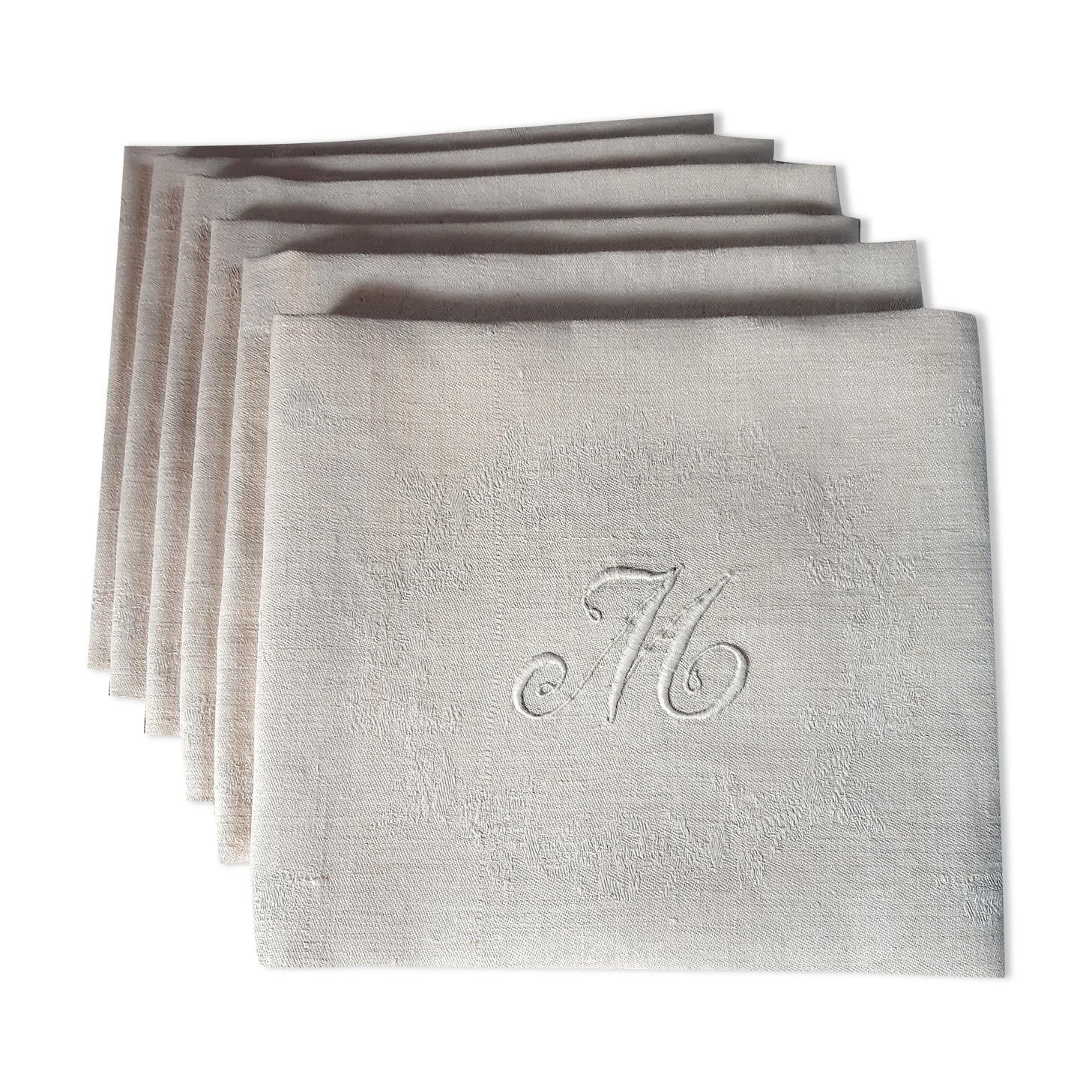 6 monogrammed damask napkins "M"