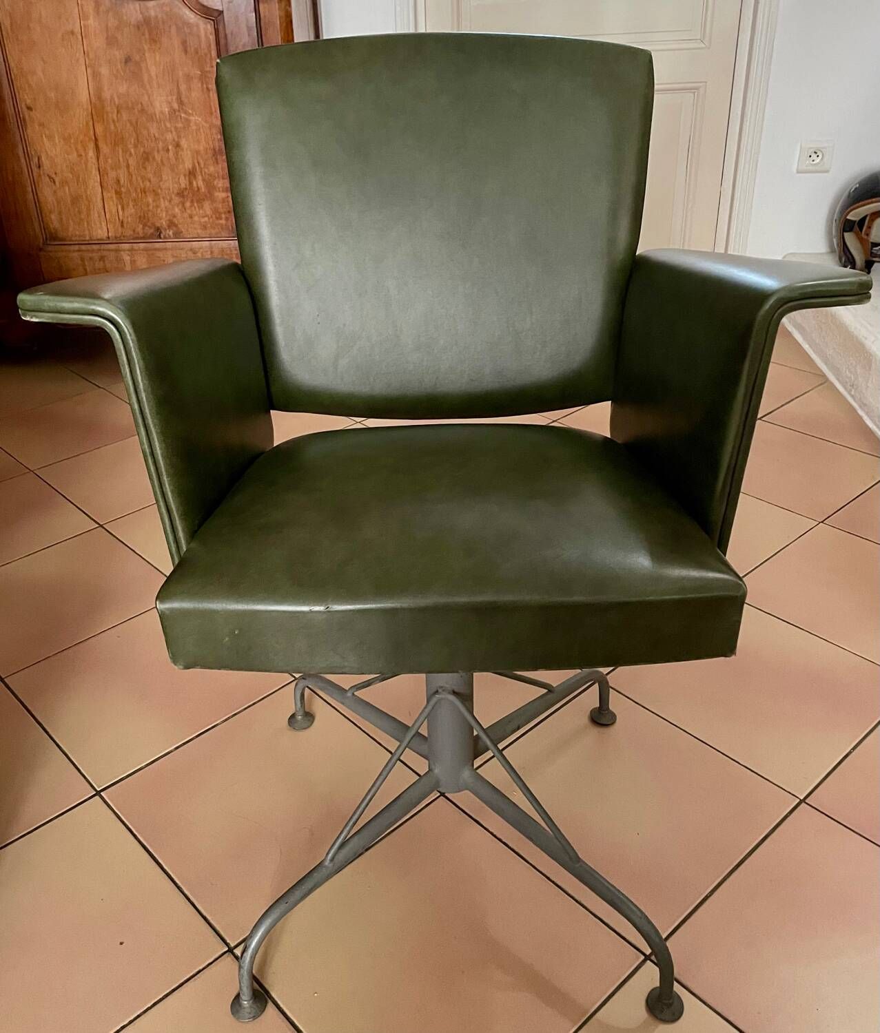 Fauteuil de coiffeur pivotant vintage