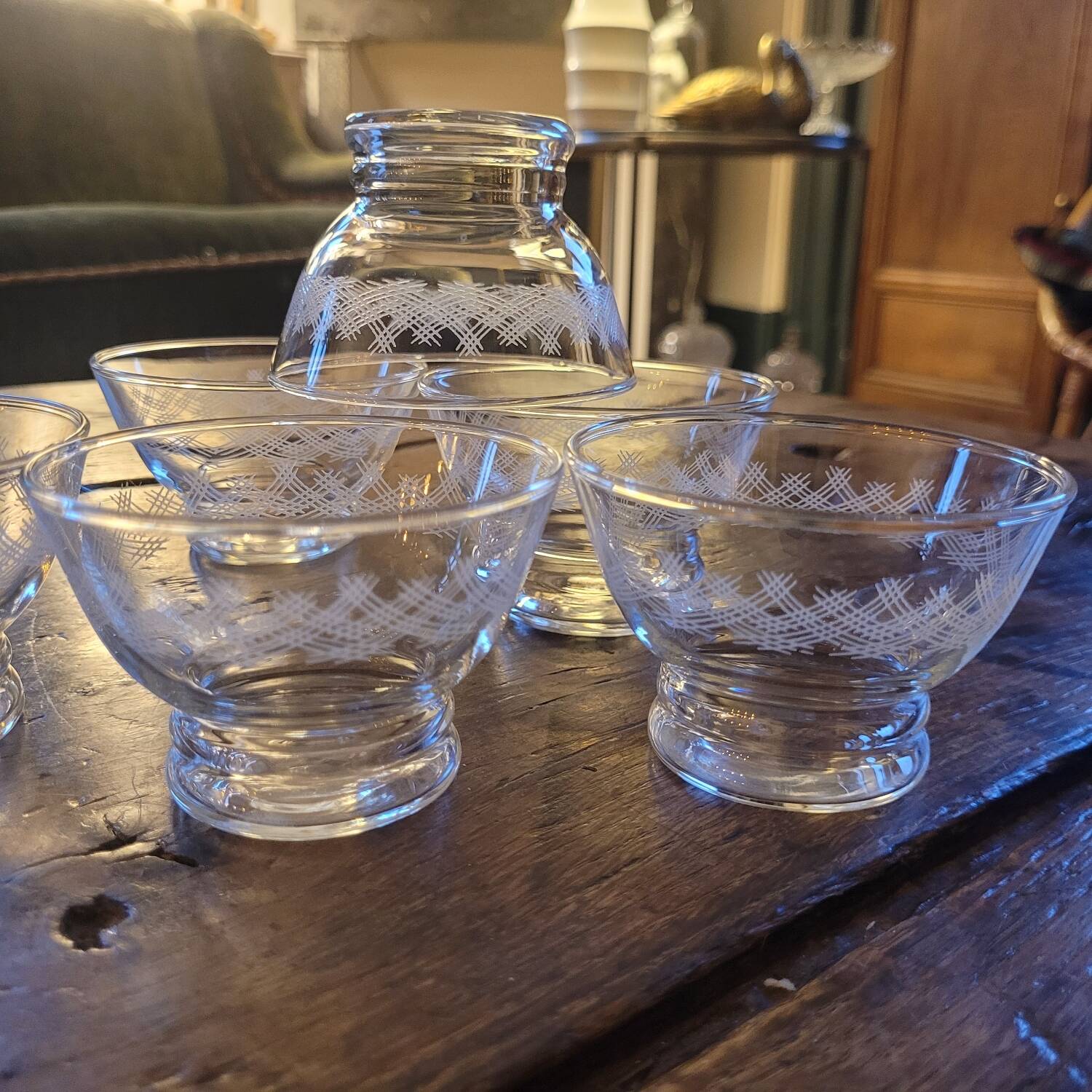 Set of 6 fine engraved glass cups from the 60s.