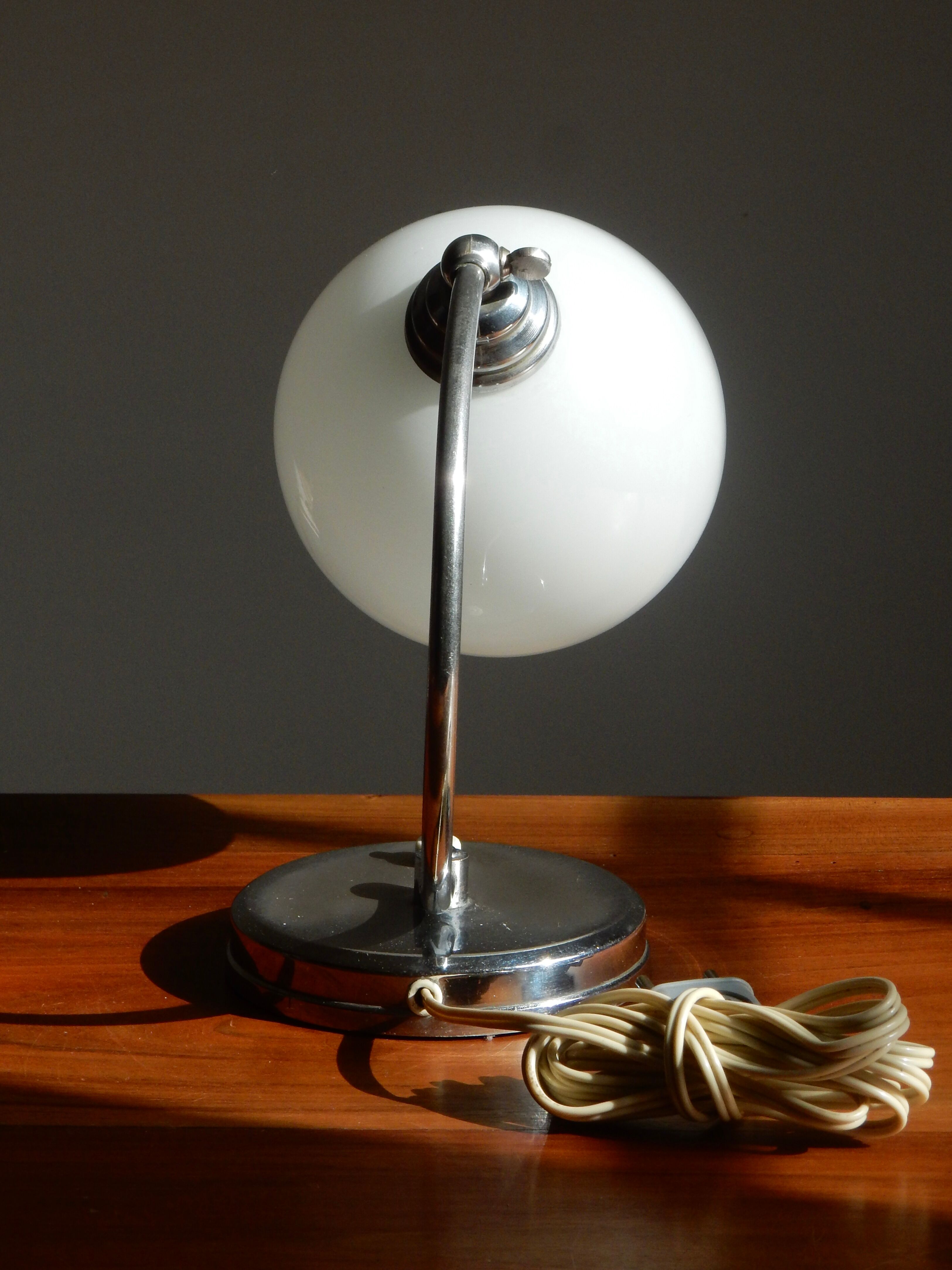 Bedside lamp shaped Art Deco ball of the 30s