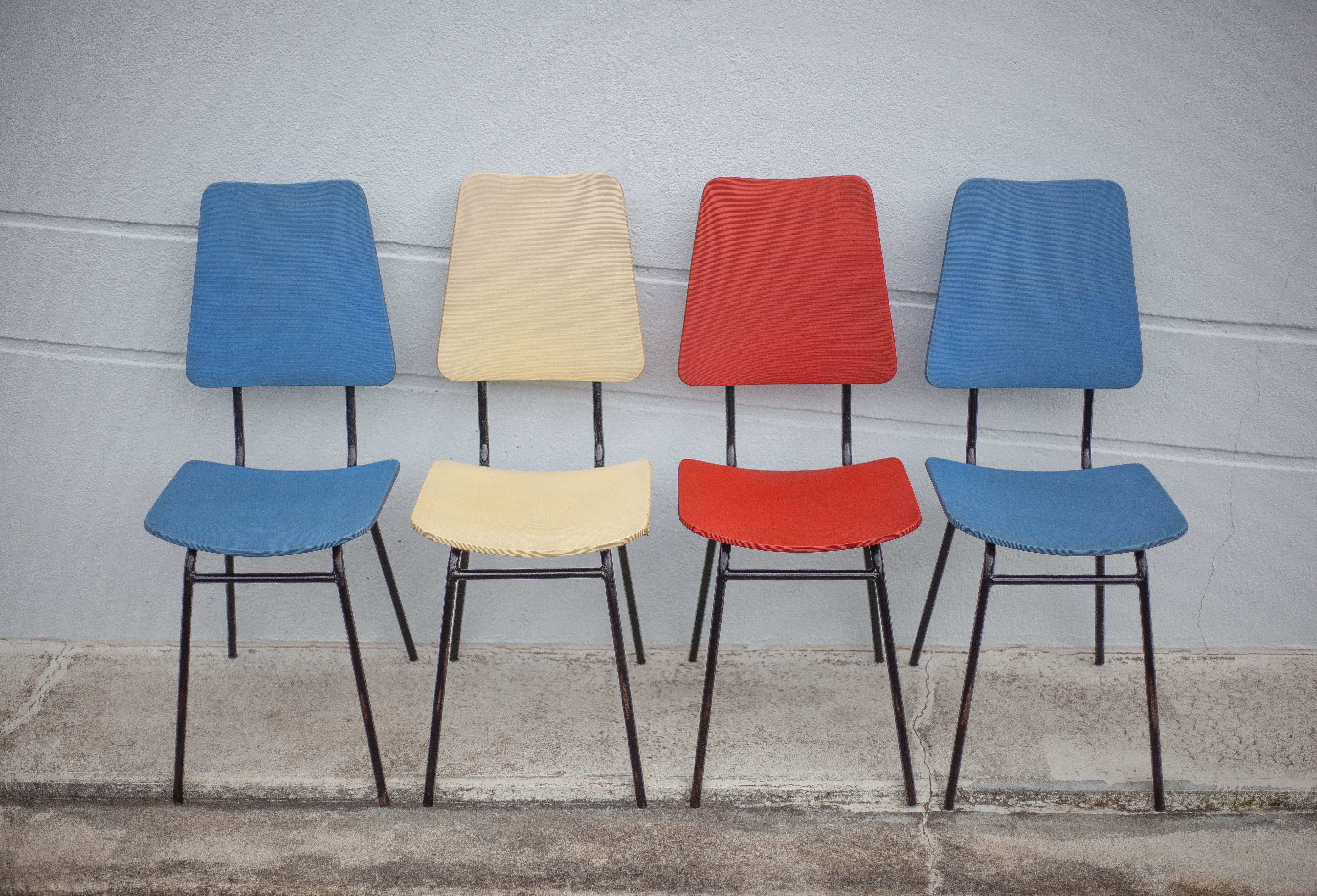 Set of 4 vintage chairs in metal and vinyl