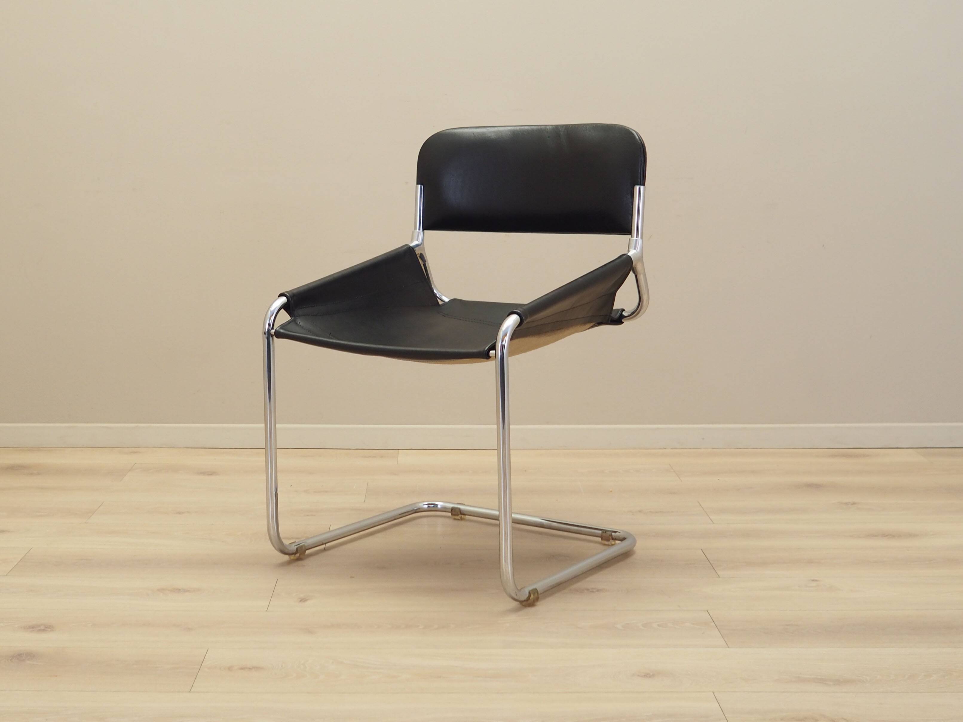 Leather chair, Italian design, 1970s, production: Italy