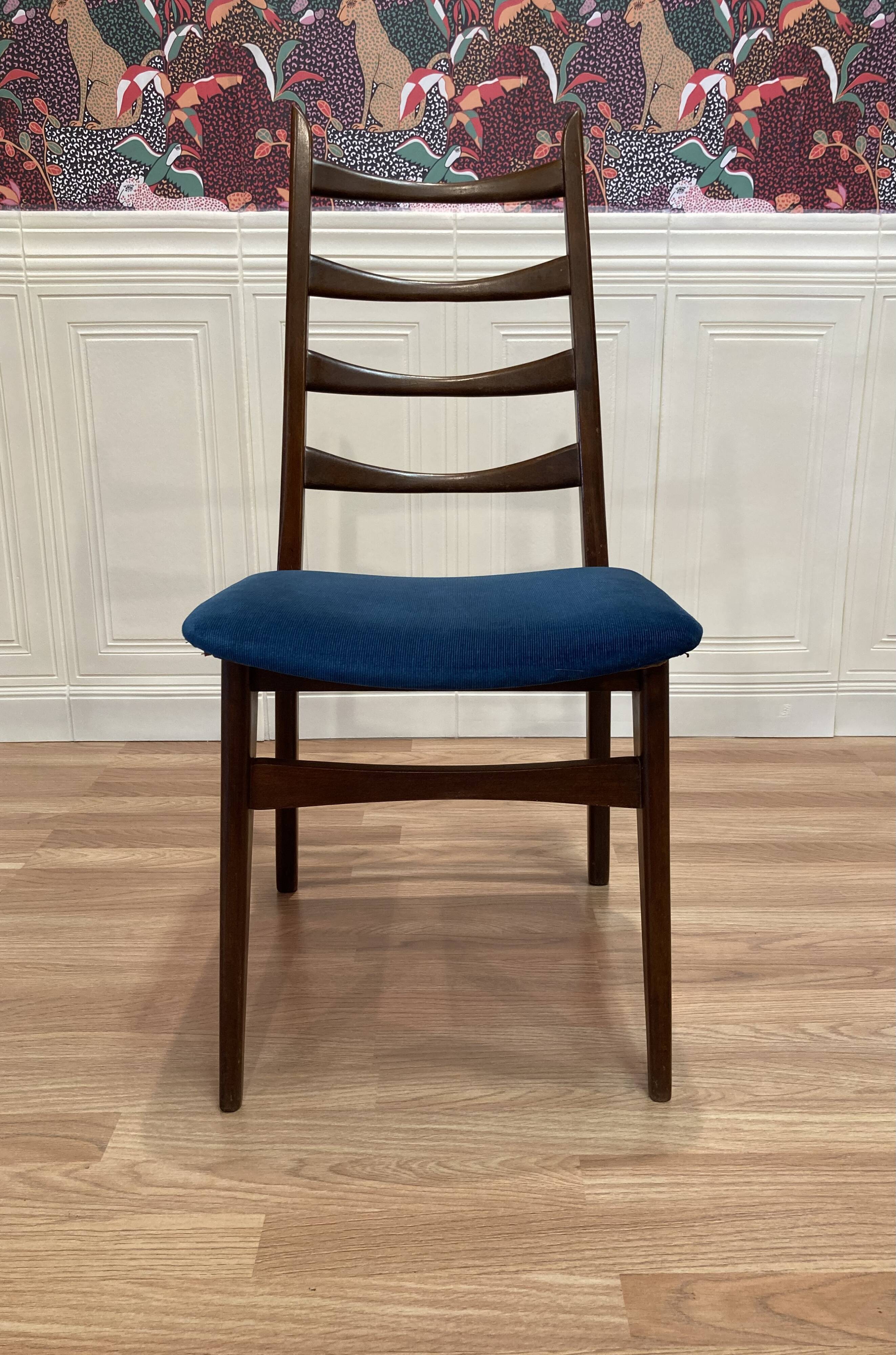 Suite de 3 chaises "design scandinave".