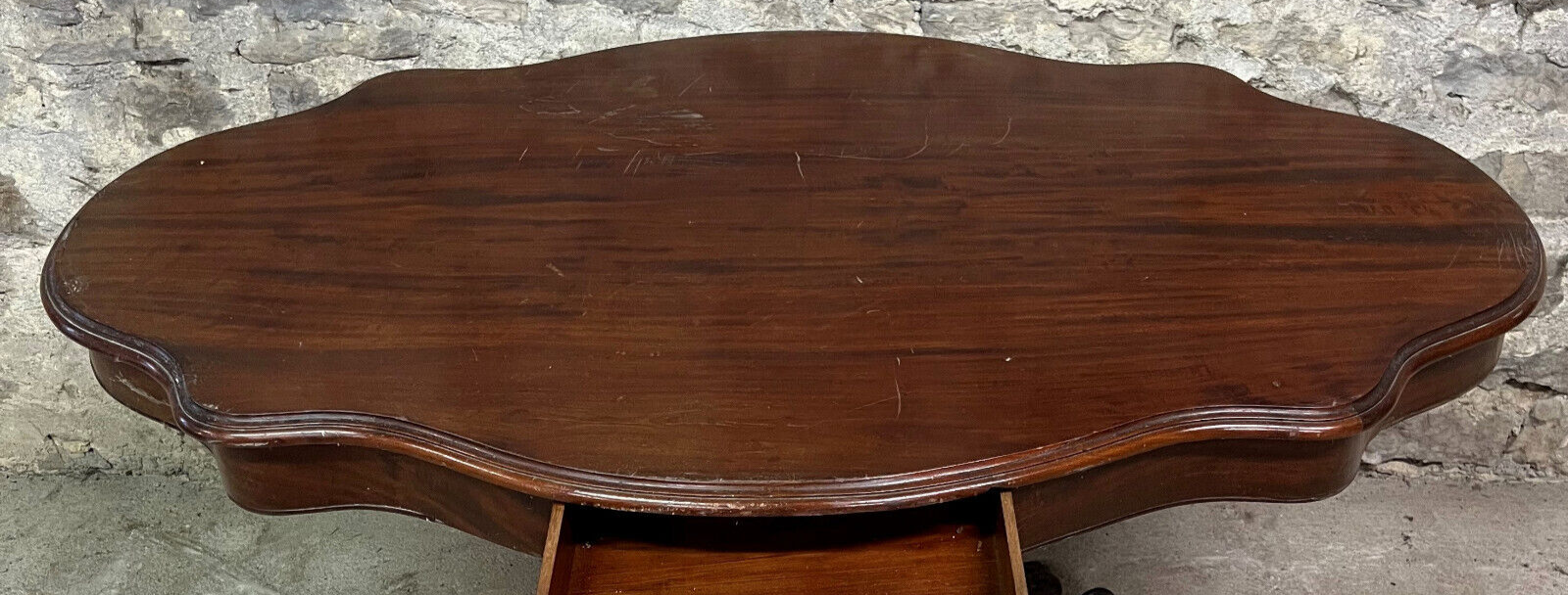Napoleon III era pedestal table in mahogany around 1850