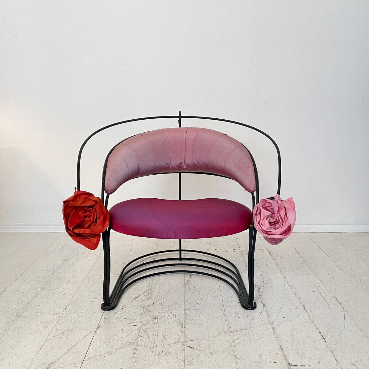 Postmodern Sculptural Armchair in Black Metal and Pink Red Silk Padding, 1980