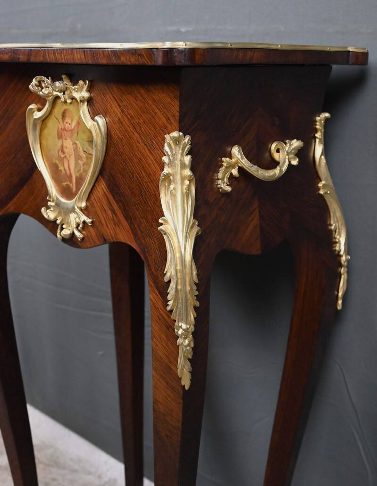 Table de salon, travailleuse en marqueterie, style Louis XV – fin XIXe