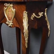 Table de salon, travailleuse en marqueterie, style Louis XV – fin XIXe