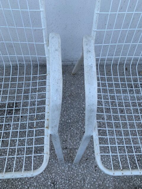 Lot of two metal chairs