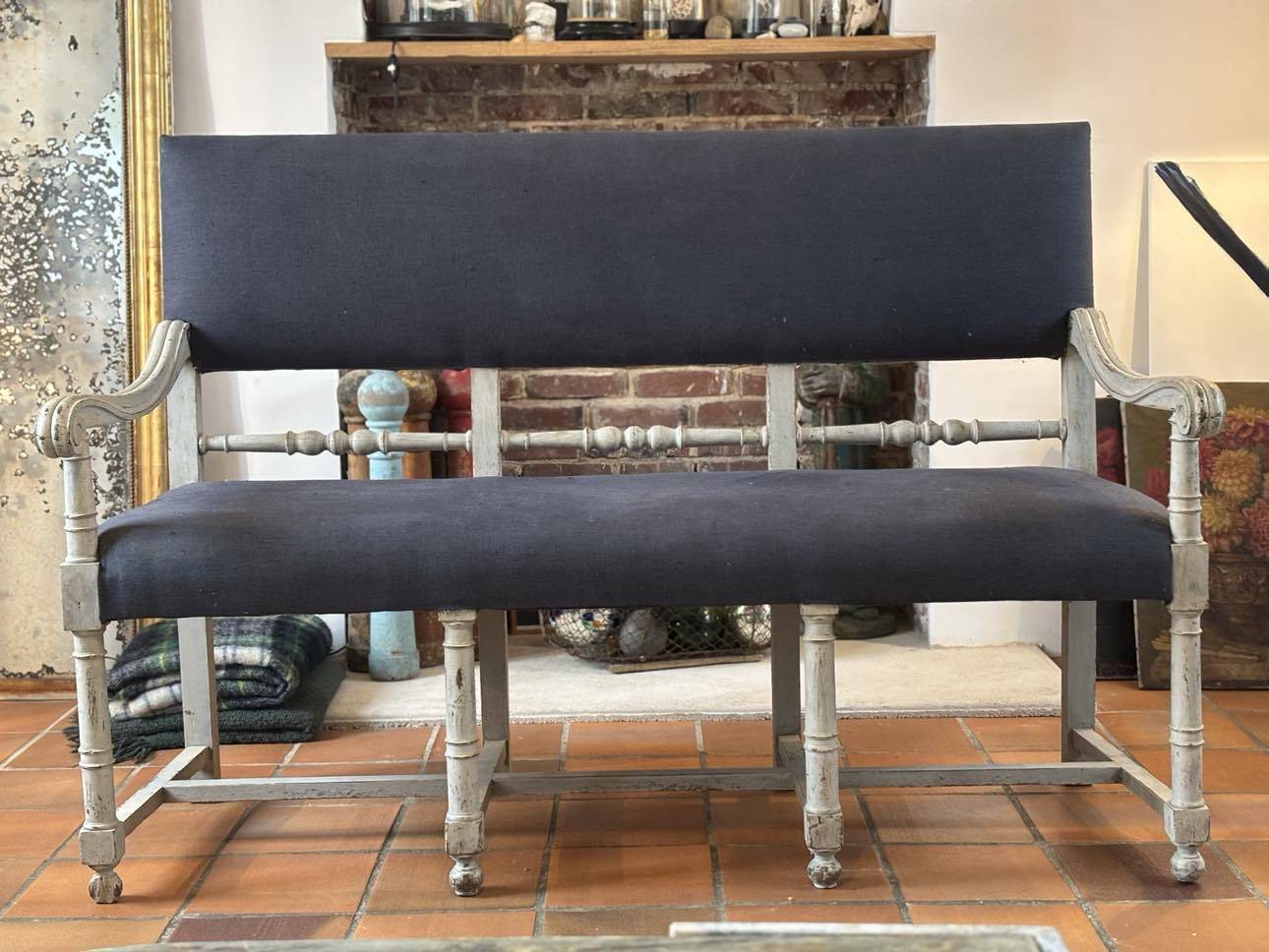 Louis XIII style bench in wood and linen