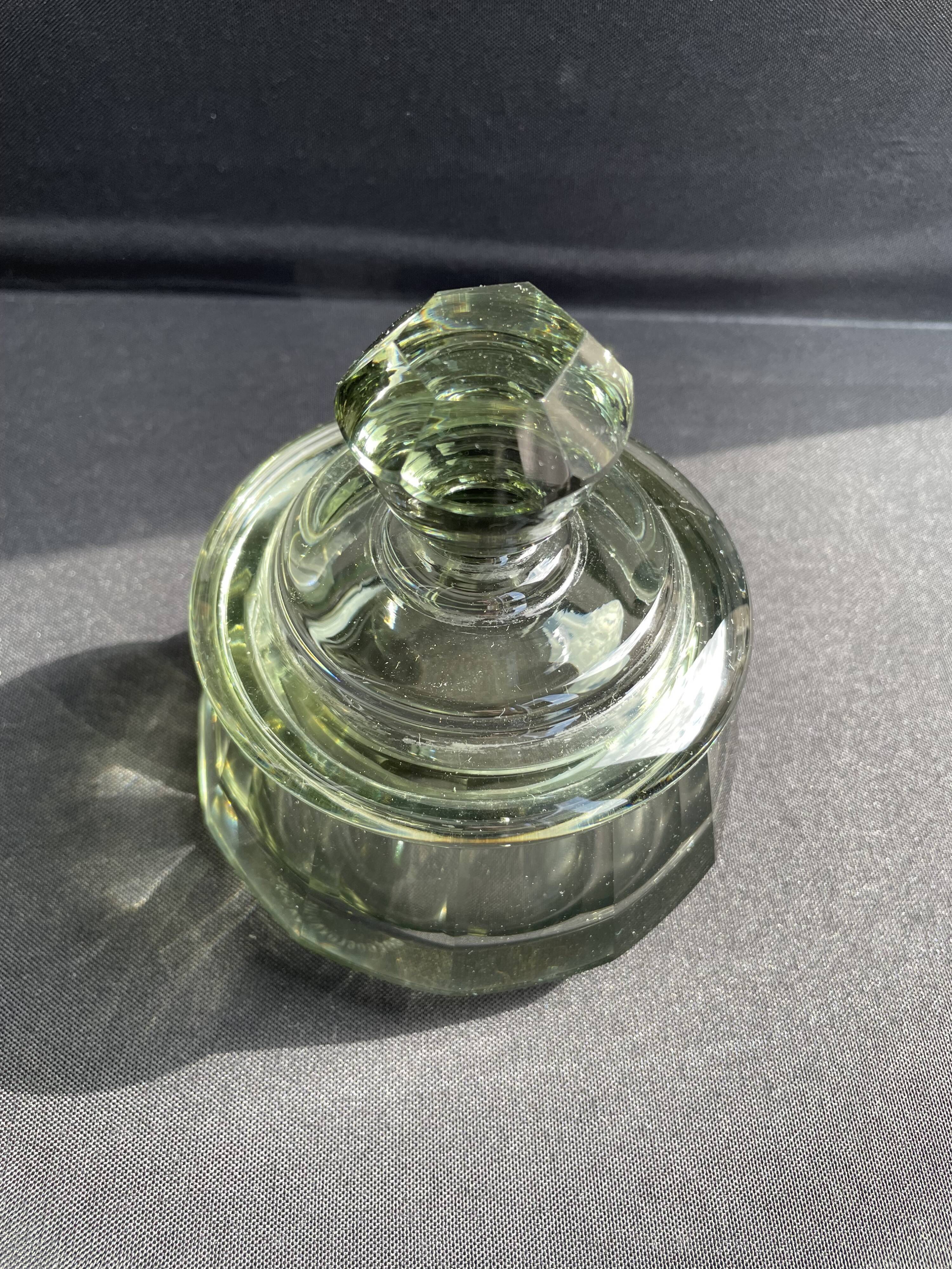 Powder magazine or candy maker made of cut crystal