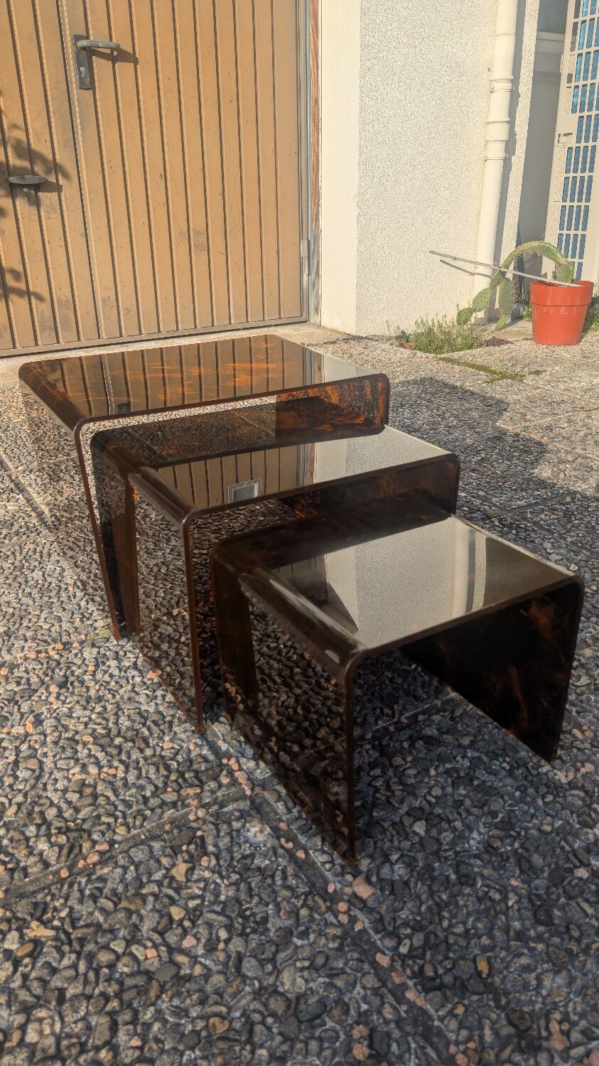 Nesting tables in plexiglass with tortoiseshell pattern from the 1970s.