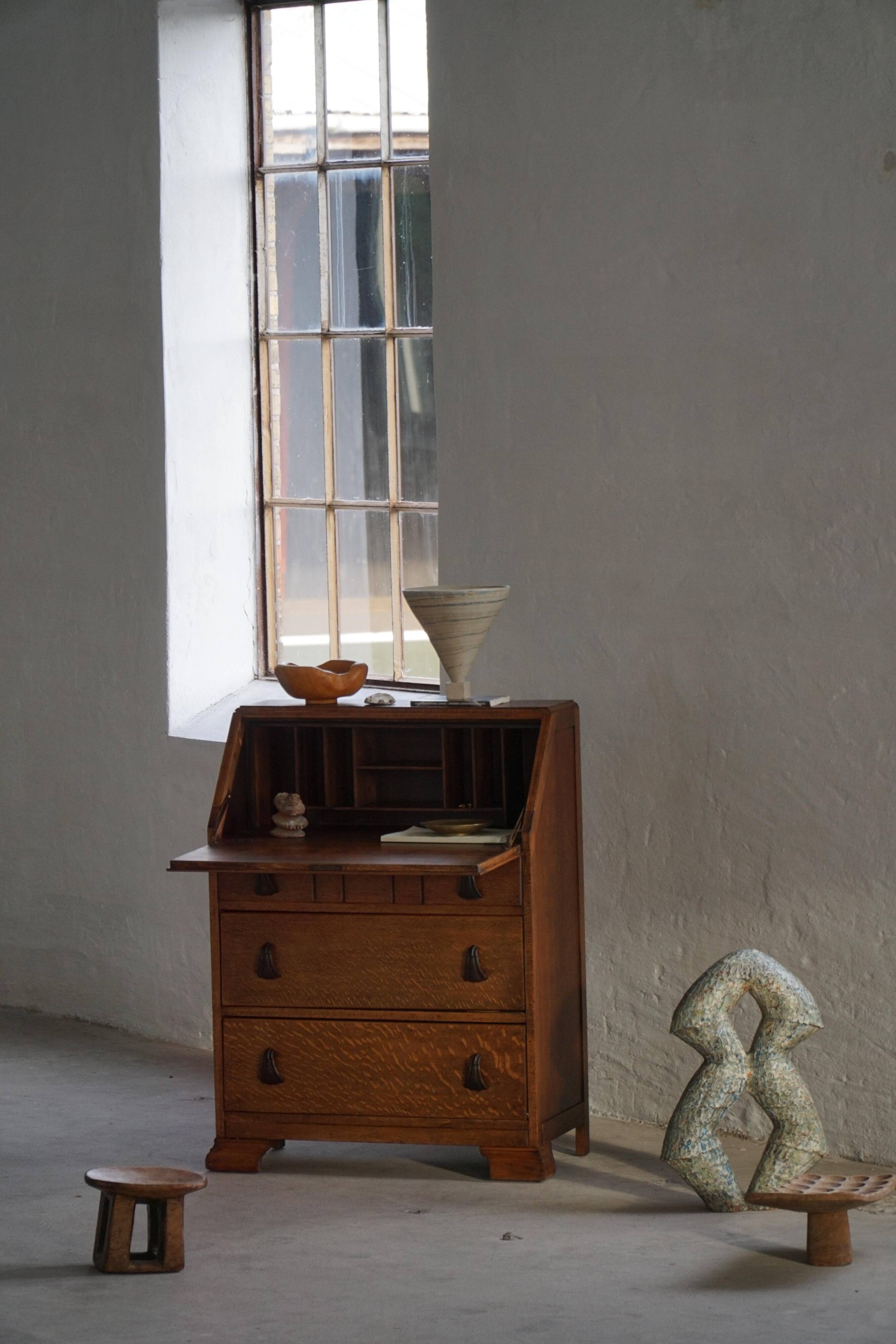 Desk / Chest of drawers in modern Danish oak from the early 20th century with shell handles.