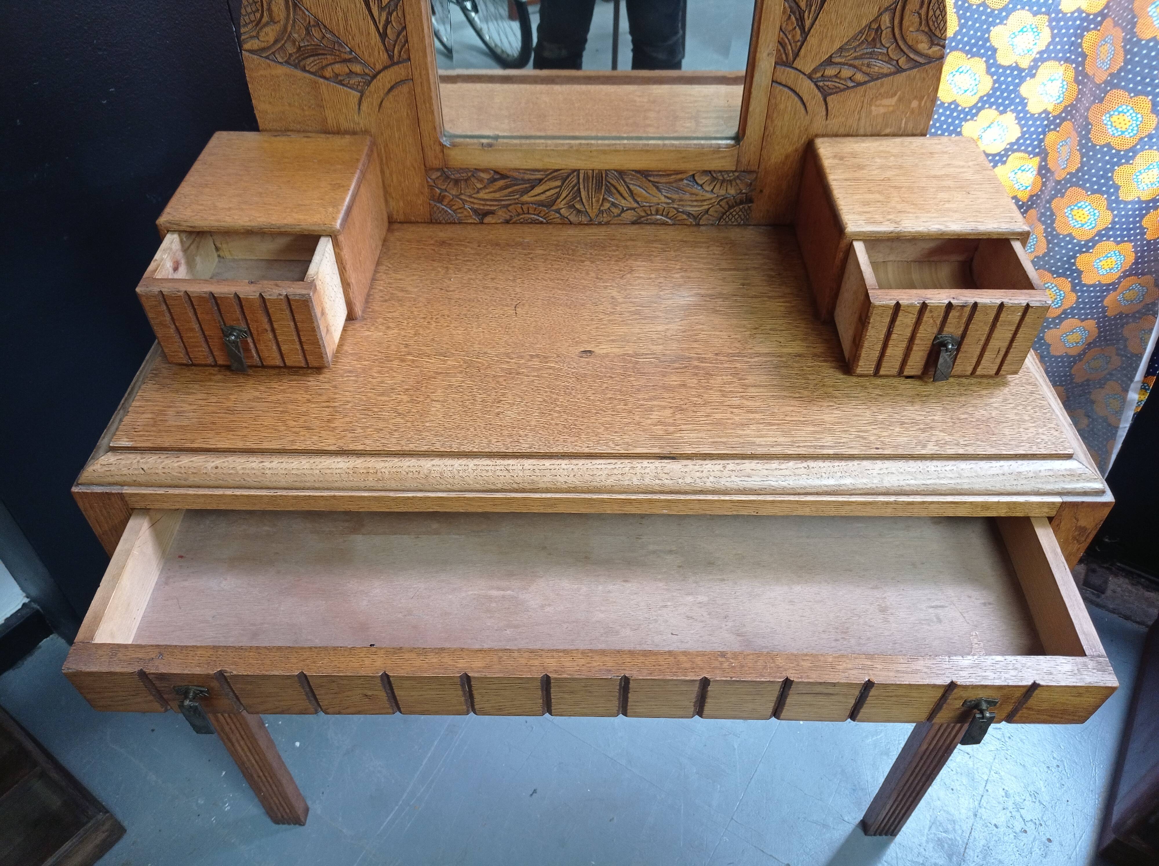 Art Deco hairdresser