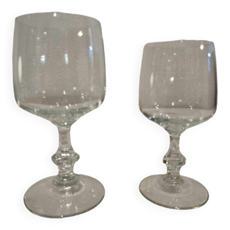 Set of 8 medium and small wine glasses