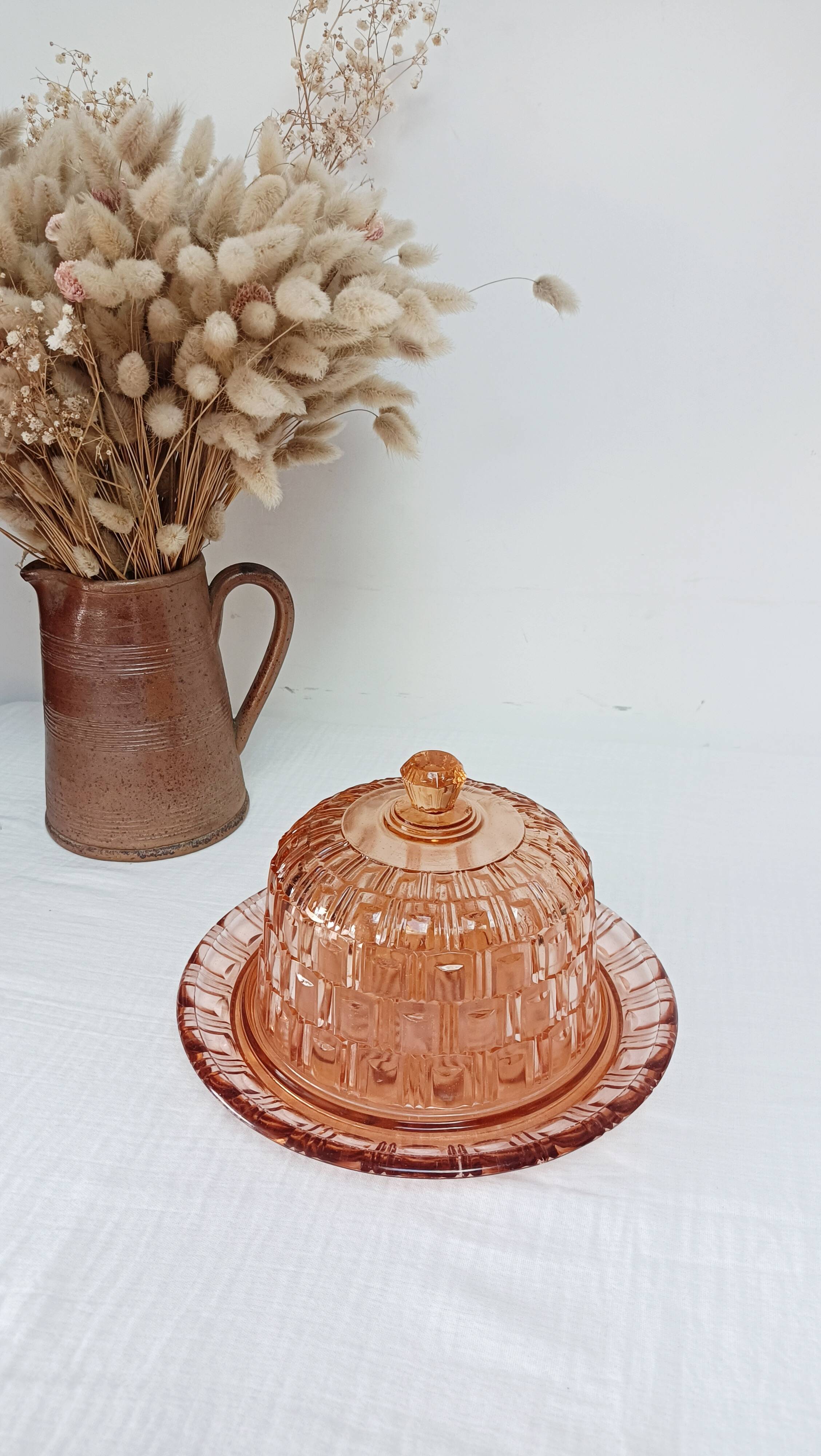 Cloche à dessert ou à fromage en verre rose