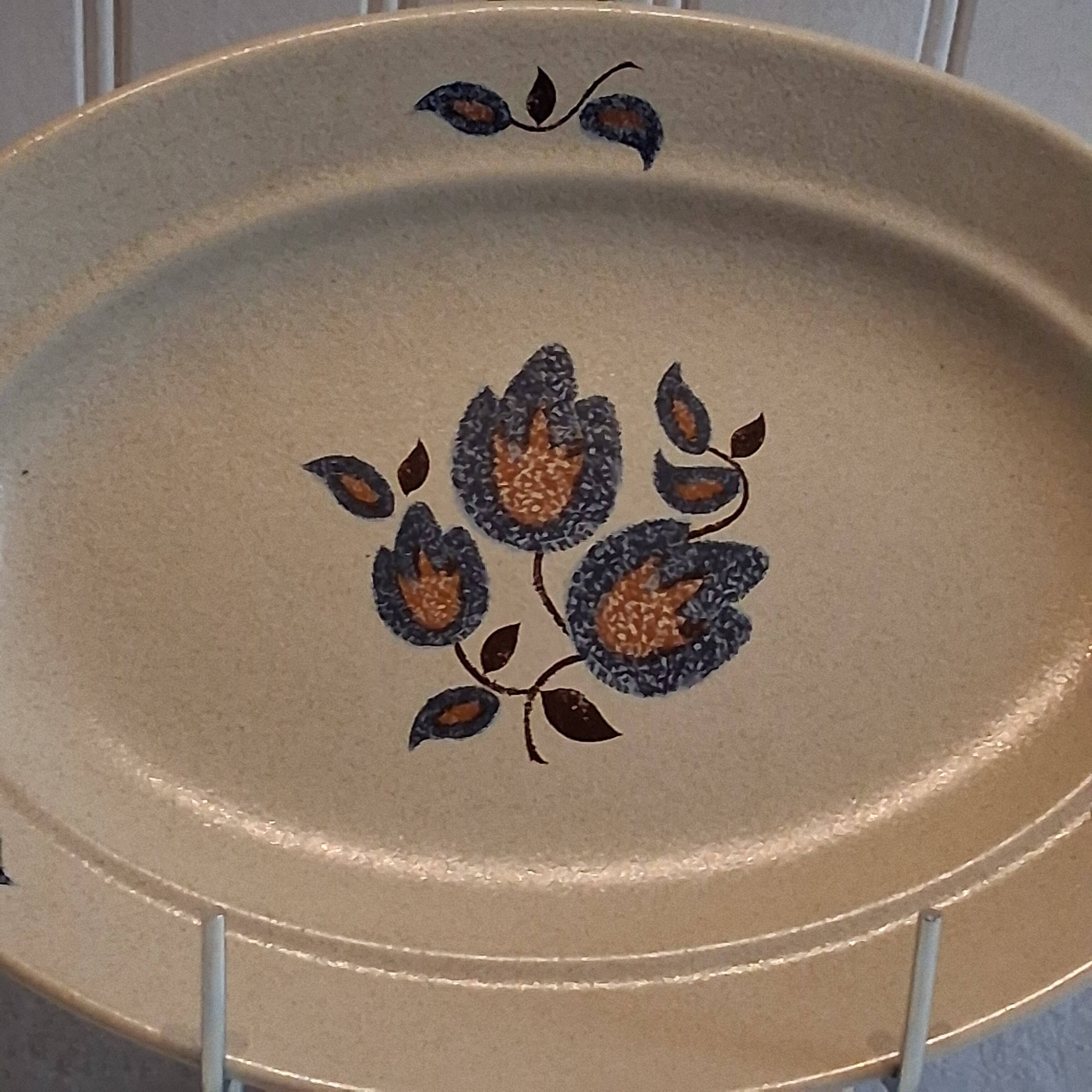 Serving dish from St Amand model "Sologne" in good condition.