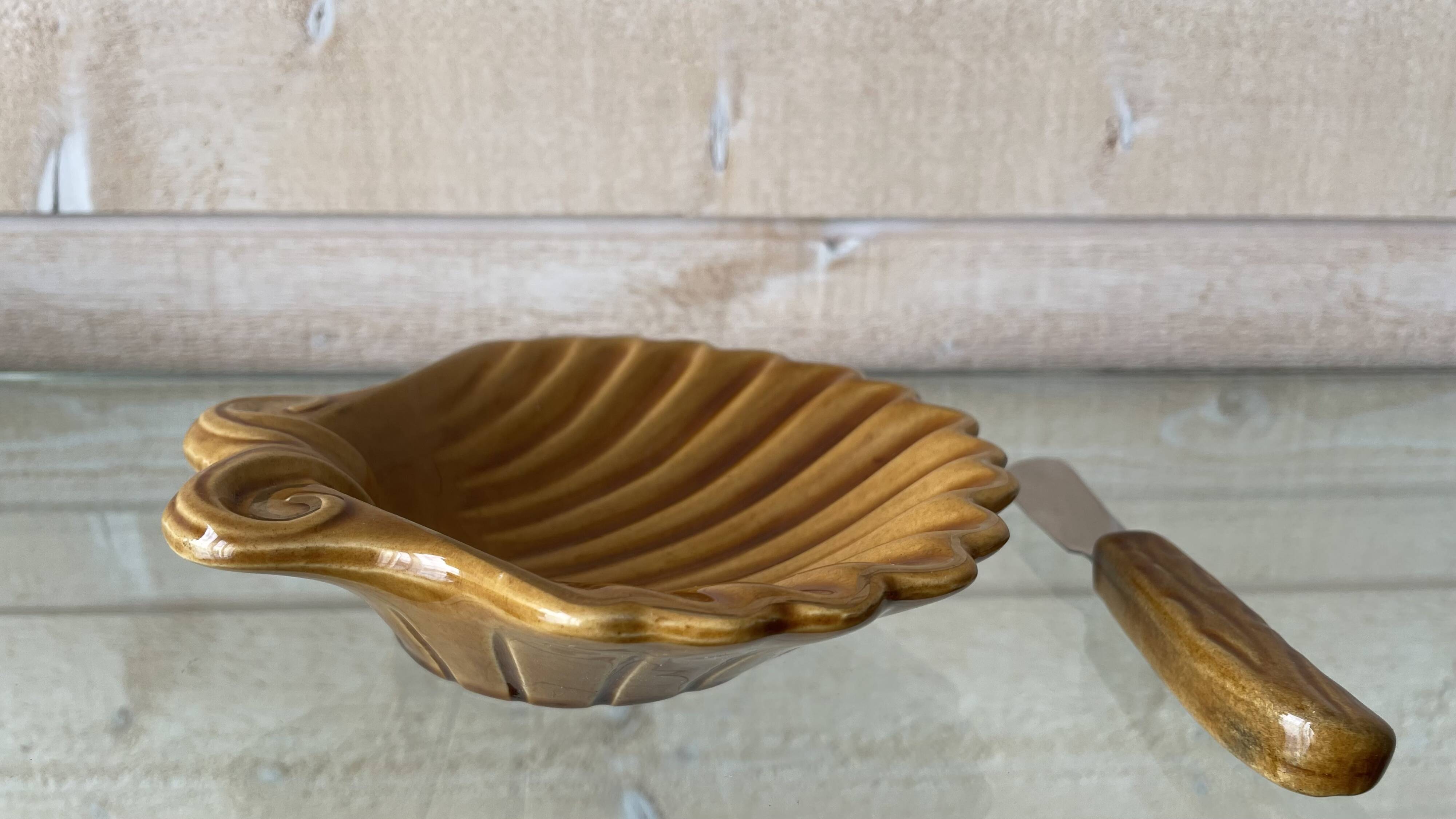 Butter dish and ceramic knife Poët Laval vintage year 60