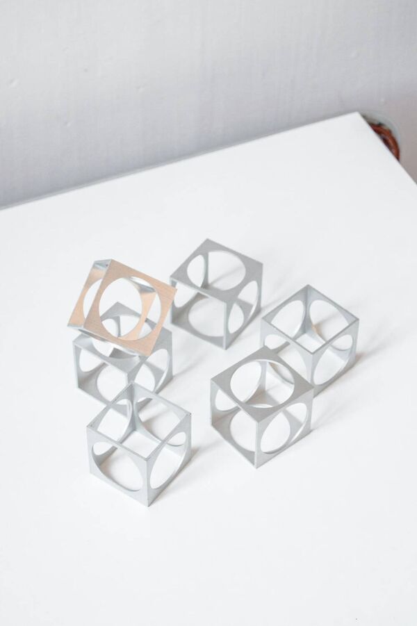 Lot de 6 ronds de serviette / coquetier vintage en aluminium par Pier