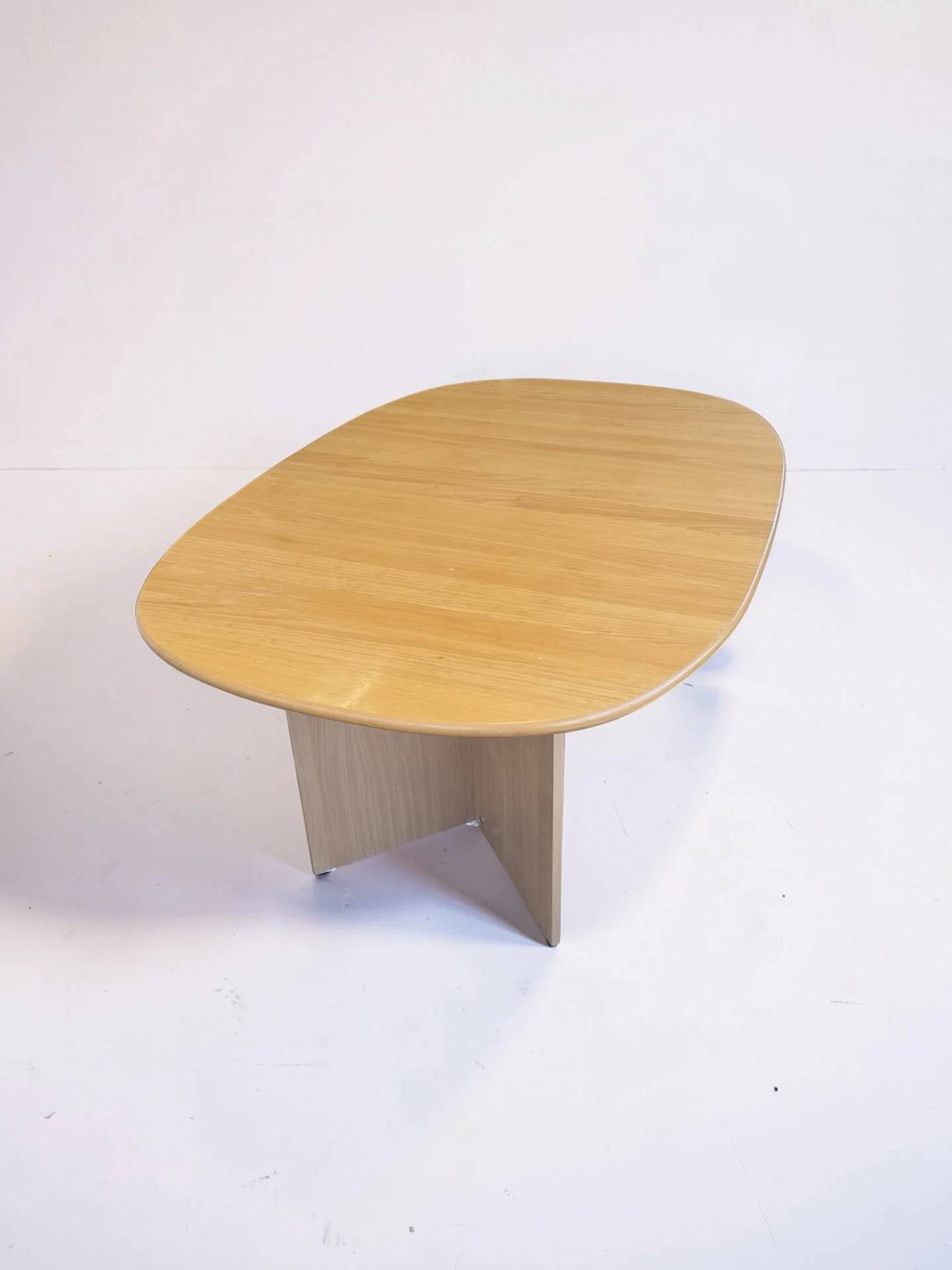 Table à manger danoise extensible en bois massif clair avec pieds en V