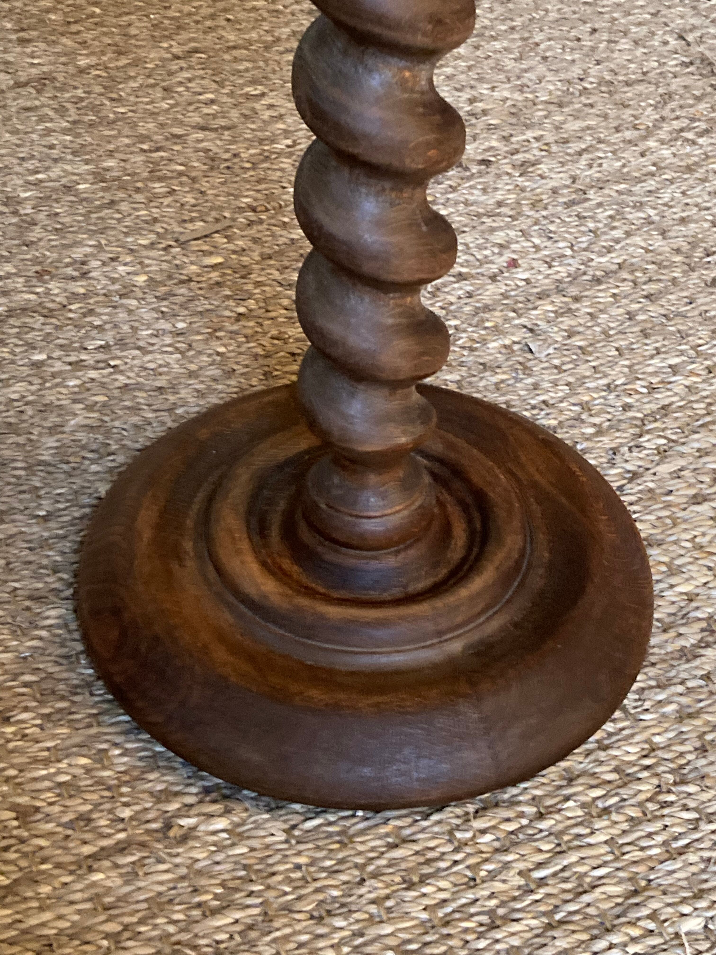 Guéridon torsadé vintage / sellette en bois tourné ancienne / table d’appoint vintage