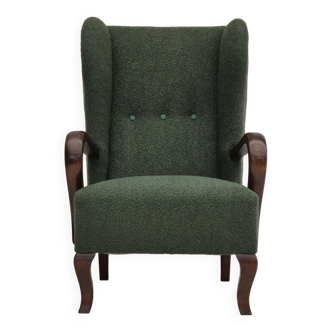 Années 1950, design danois, chaise à oreilles à dossier haut rembourrée, vert bouteille, bois de hêtre.