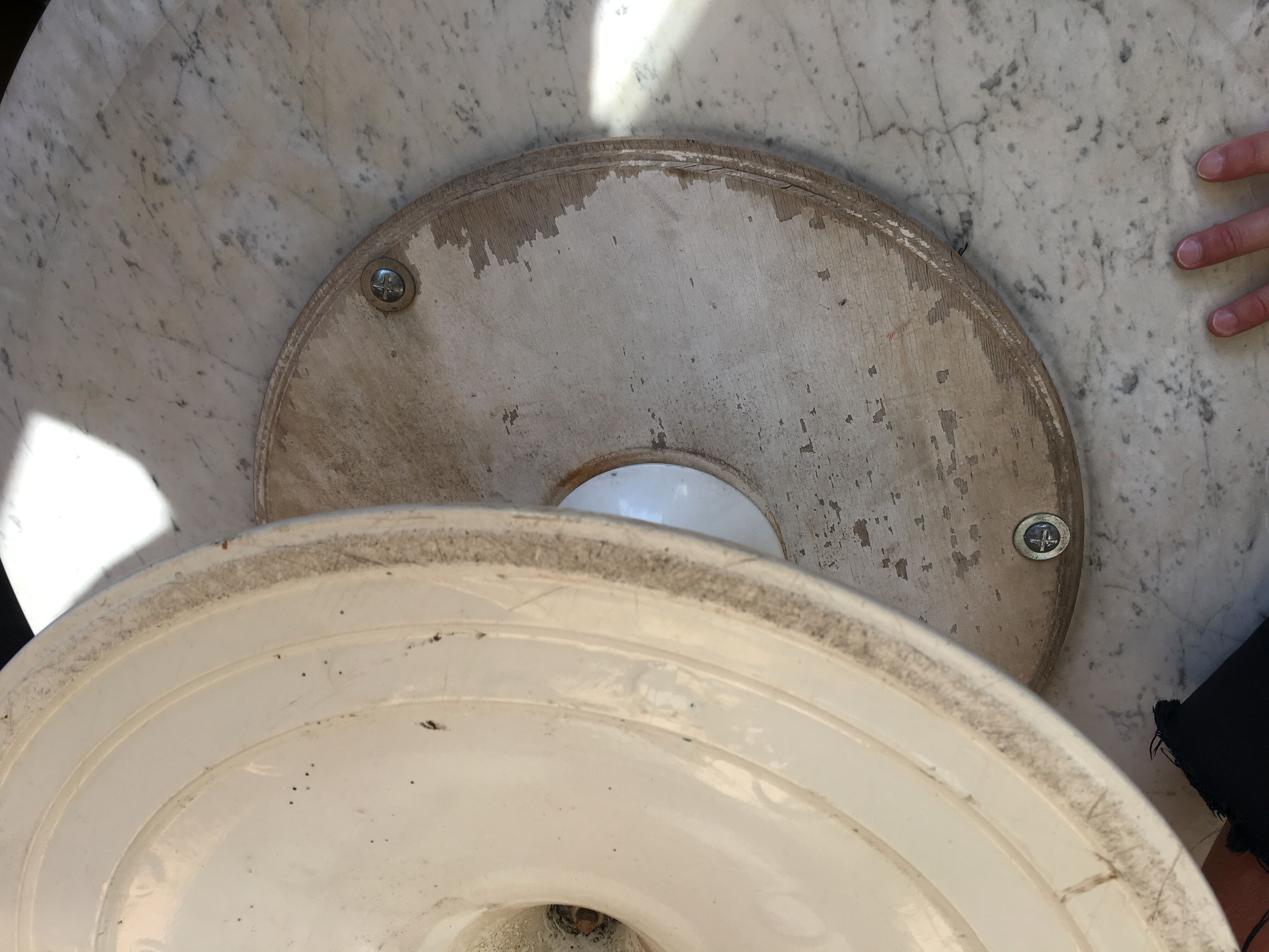 Round coffee table by Eero Saarinen for Knoll, Carrara marble