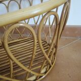 Rattan cradle with its support