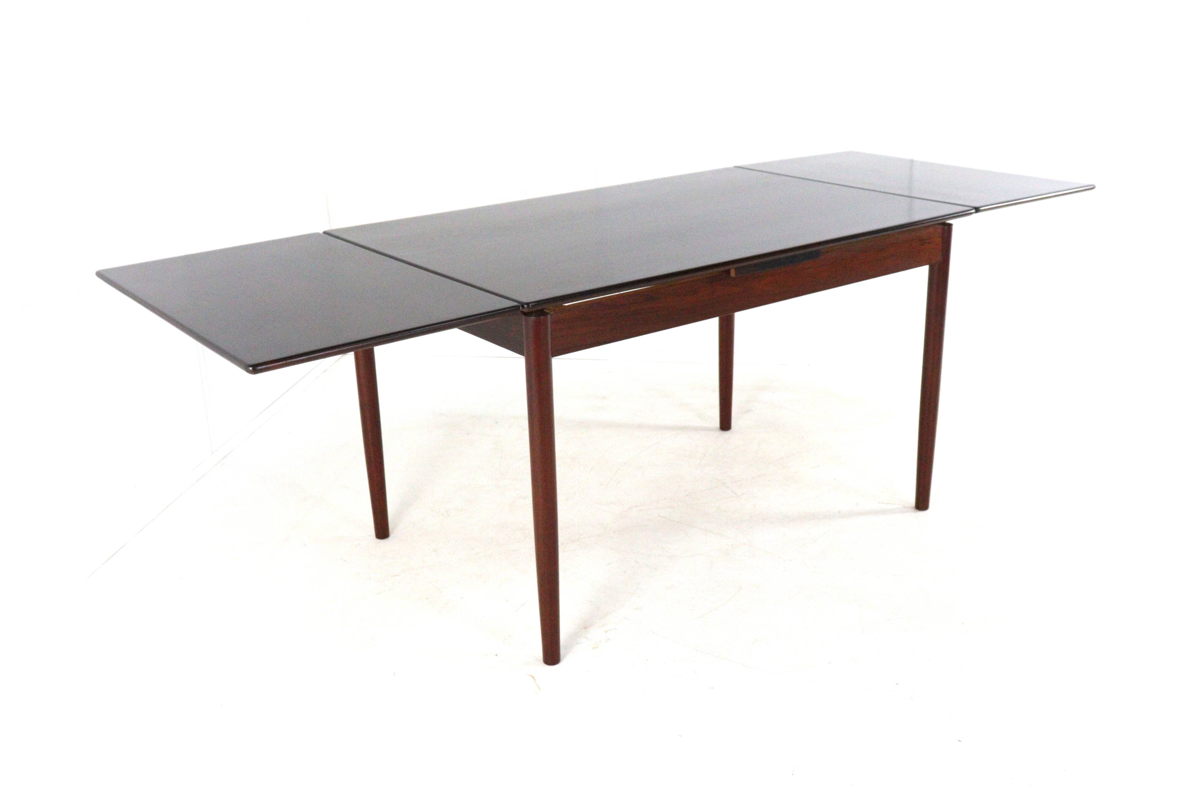 Table à manger extensible en bois de rose 'Stenstrup' - style mid-century moderne