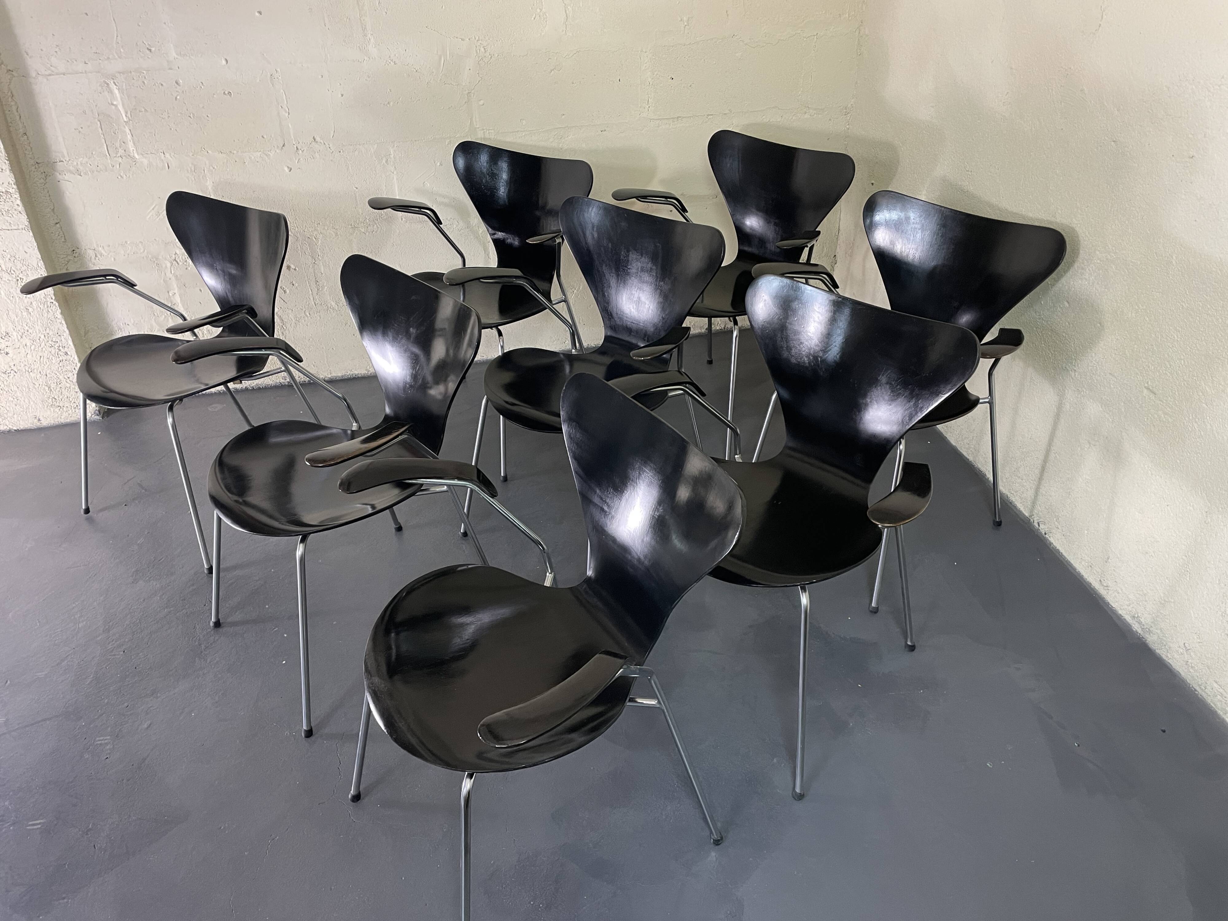 Fritz hansen & arne jacobsen (xxᵉ) – suite de 8 fauteuils en bois