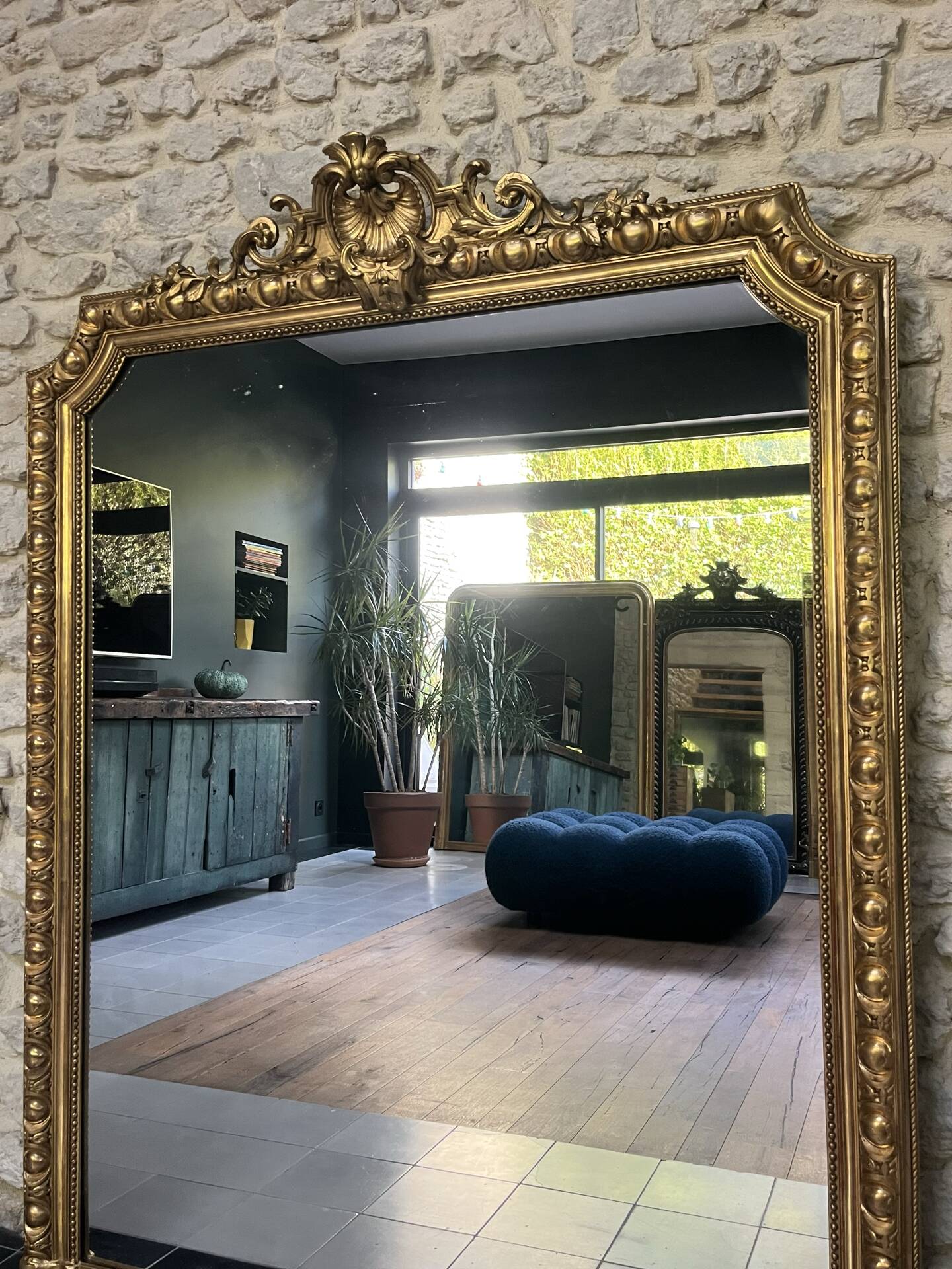 Miroir de cheminée Napoléon III 150,5/120cm, doré à la feuille d’or