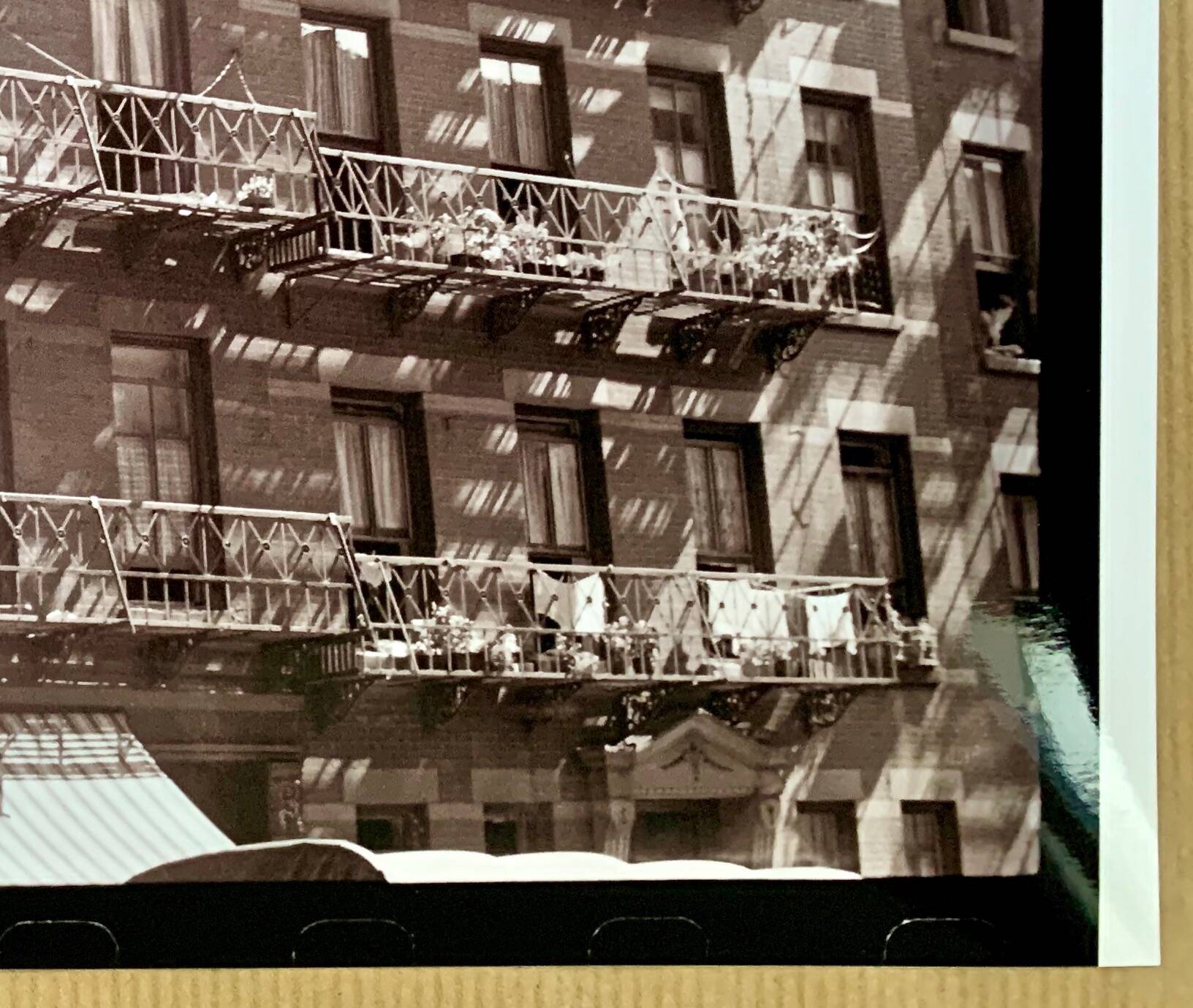 Typical urban façade of 1930s New York — The soul of old Manhattan