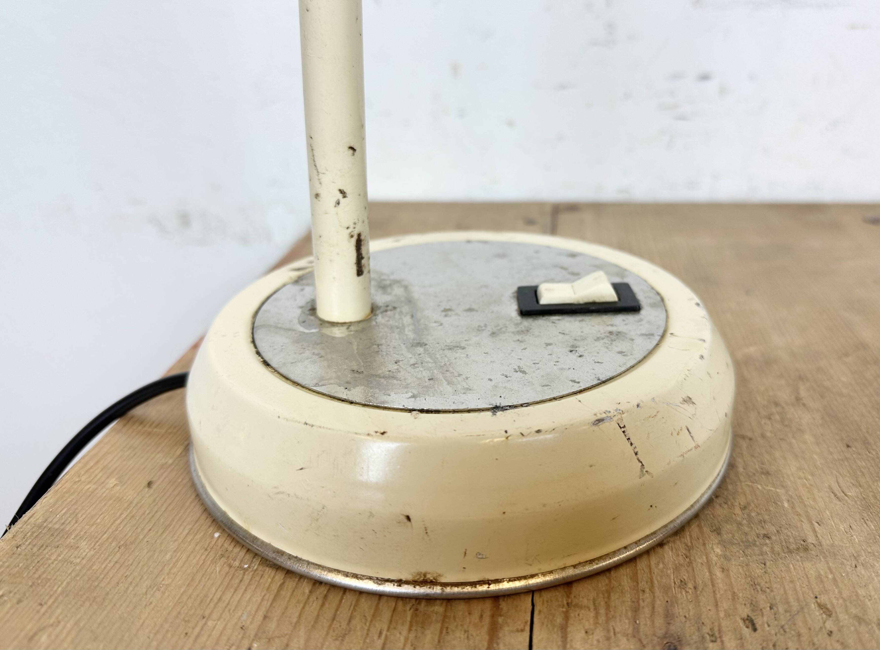 Lampe de table industrielle beige à col de cygne, 1960s