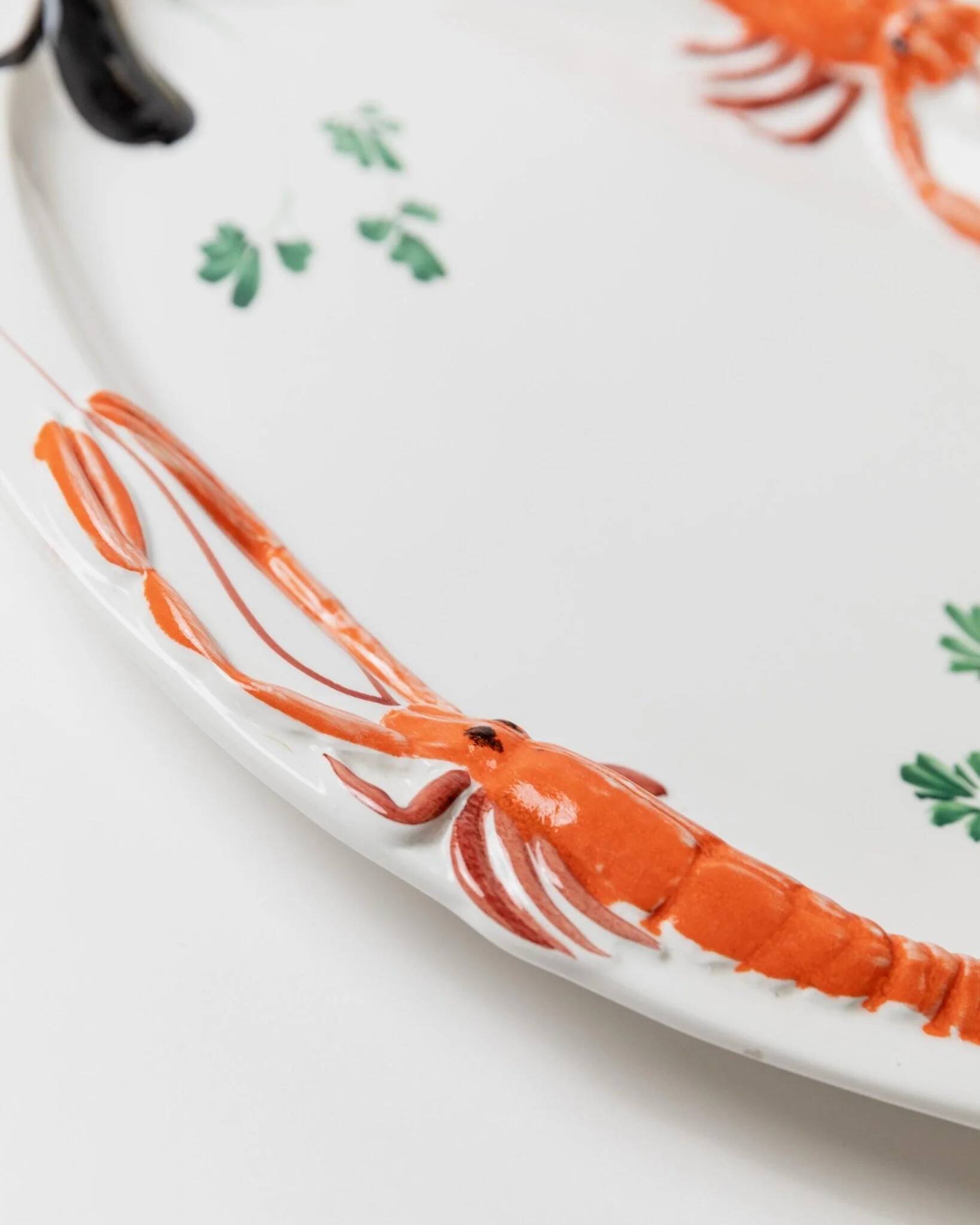 Assiette ovale en céramique blanche avec relief 3D de fruits de mer, design italien Siro, vintage des années 1980, 48 x 32 cm.