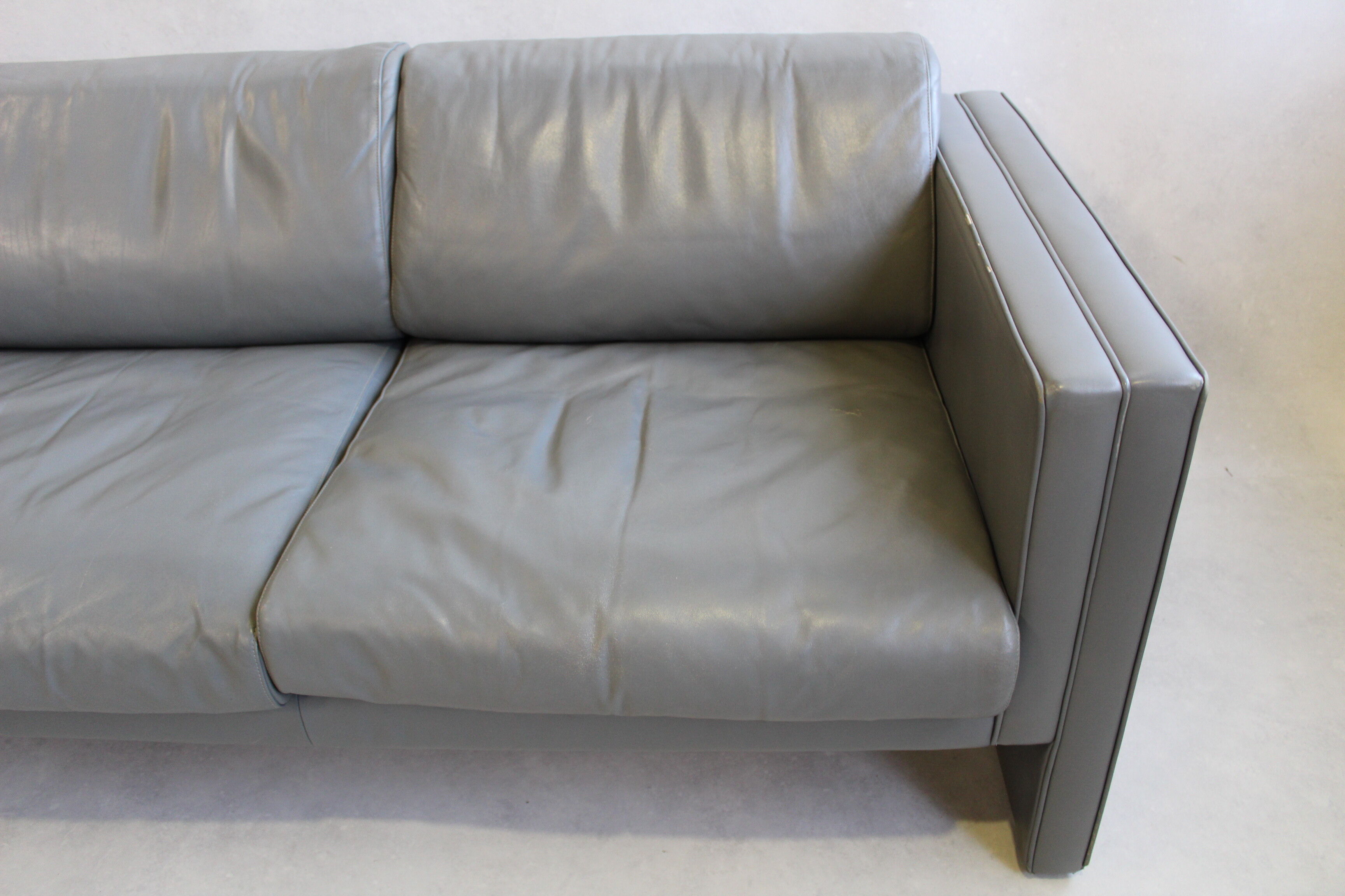 Gray leather sofa Walter Knoll, design Jürgen Lange