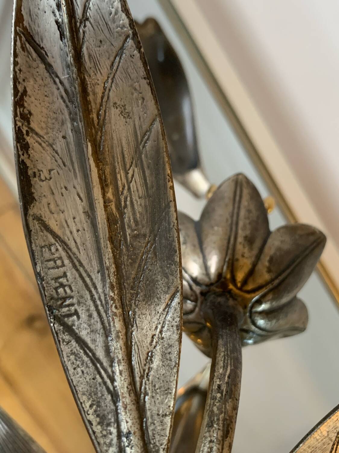 Flower metal ashtray